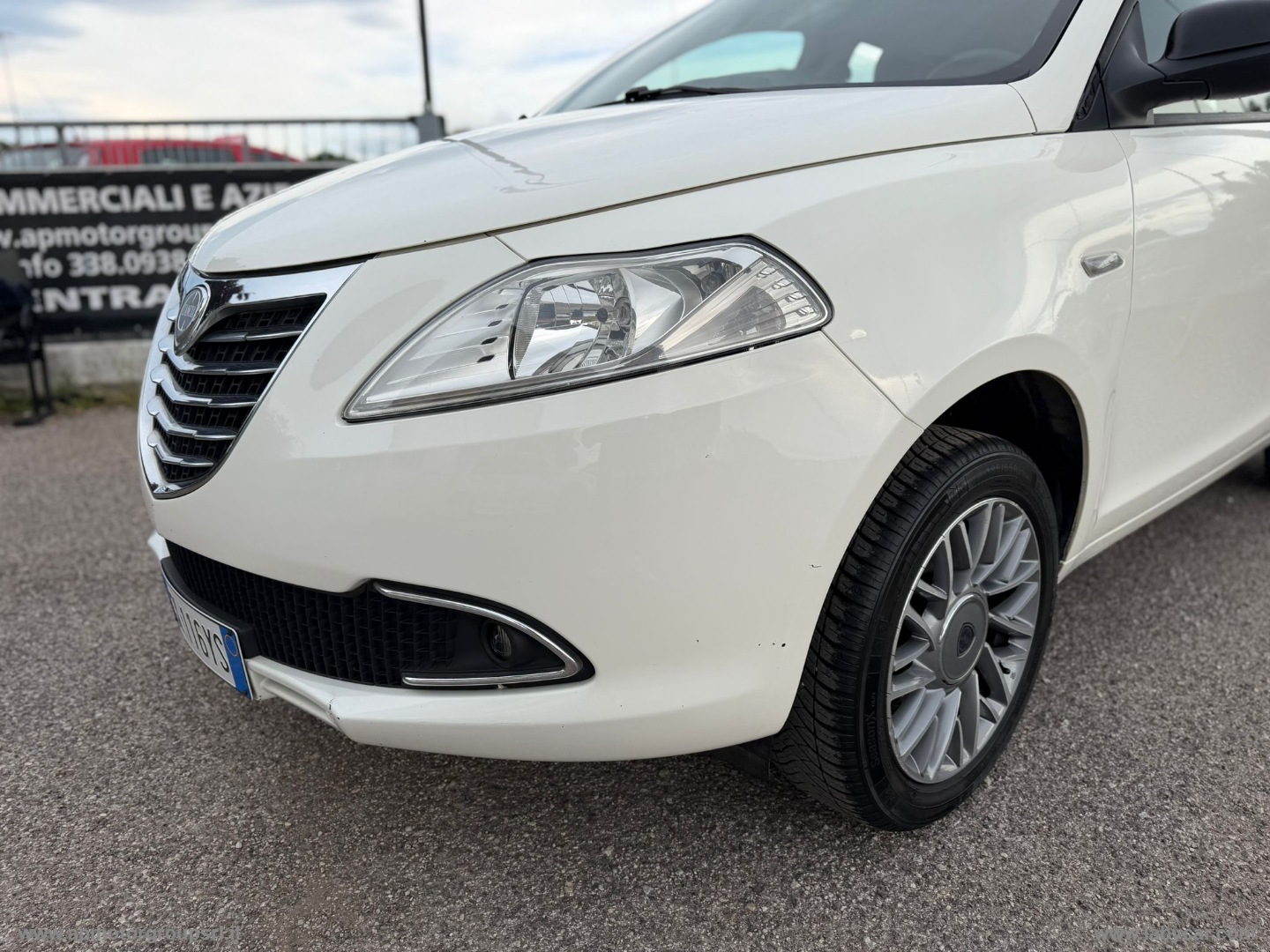 Ypsilon 0.9 T.Air 85CV 5p. Met.Ec. Gold - immagine 7