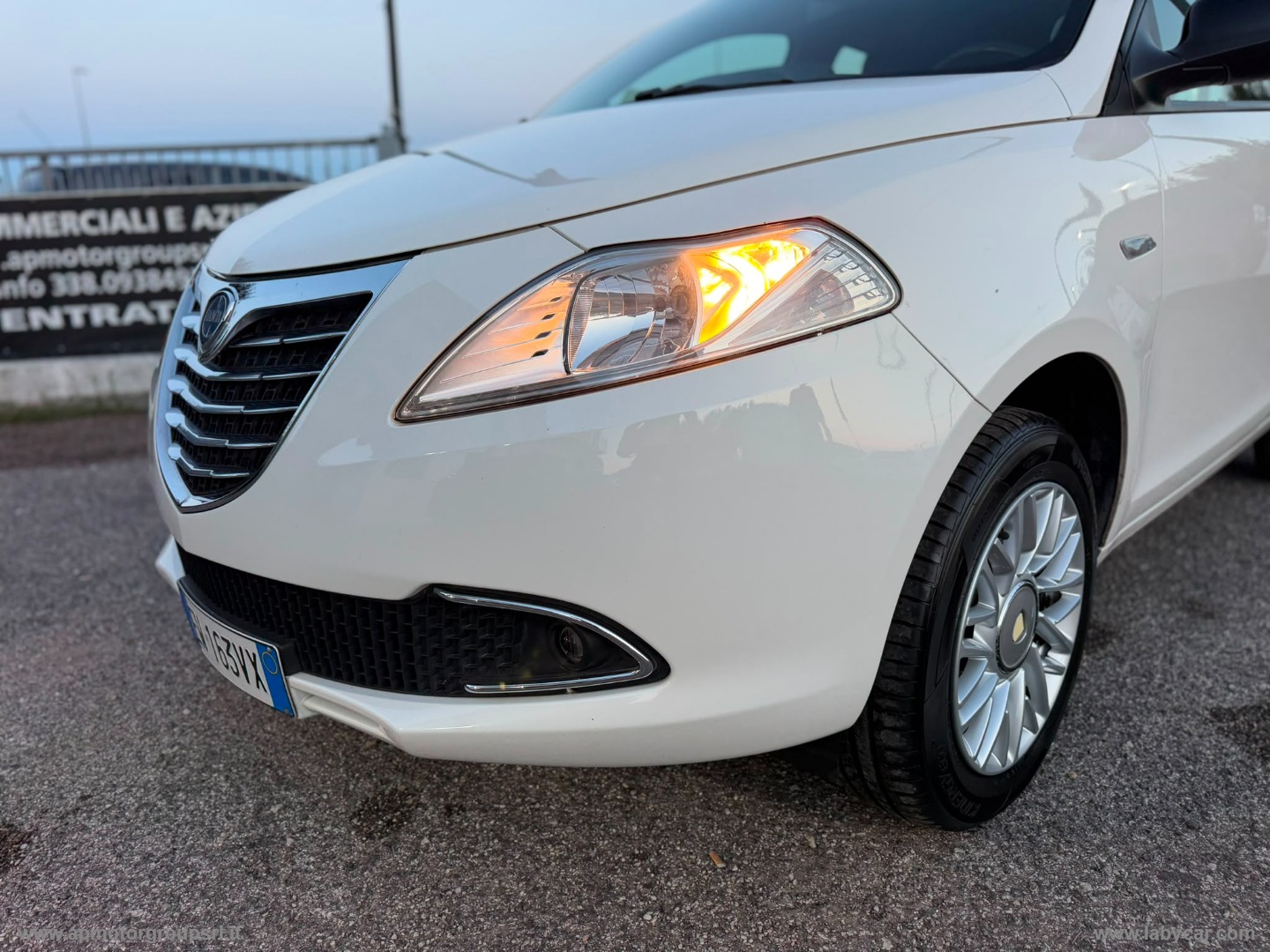 Ypsilon 0.9 T.Air 85CV 5p. Met.Ec. Gold - immagine 7