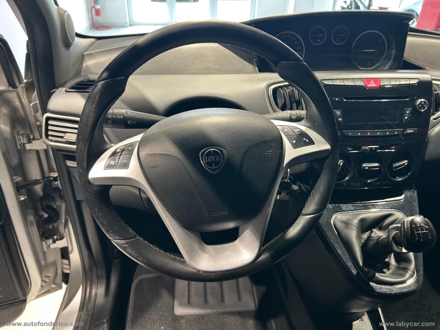 Ypsilon 0.9 T.Air 85CV METANO 5p. Gold - immagine 7