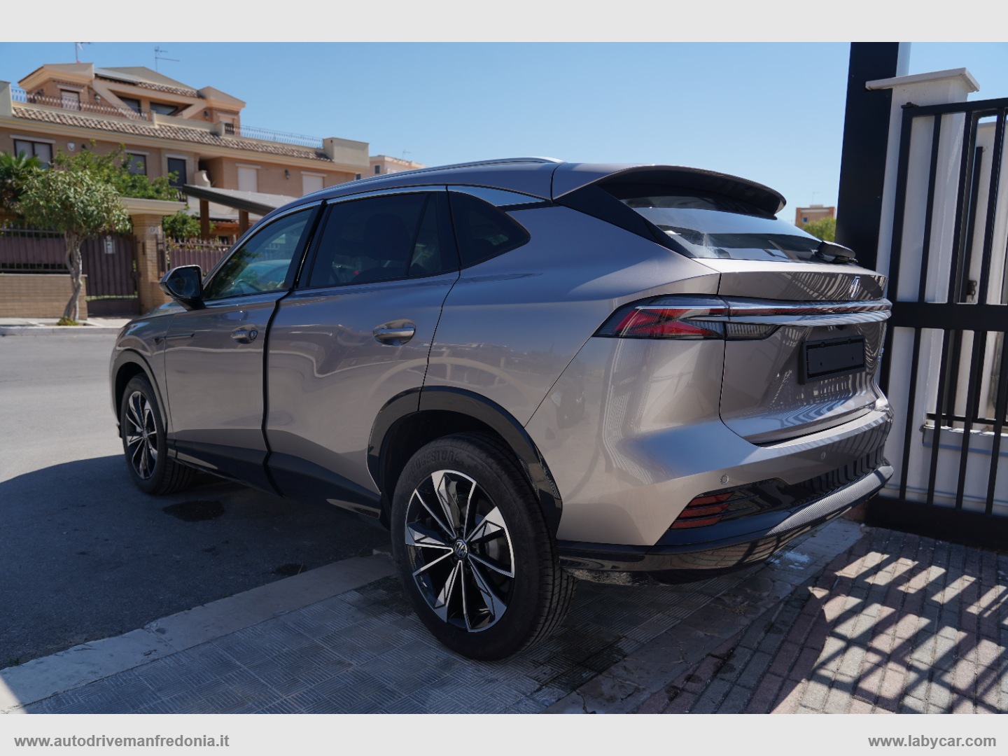 HS 1.5 PHEV Luxury - immagine 7