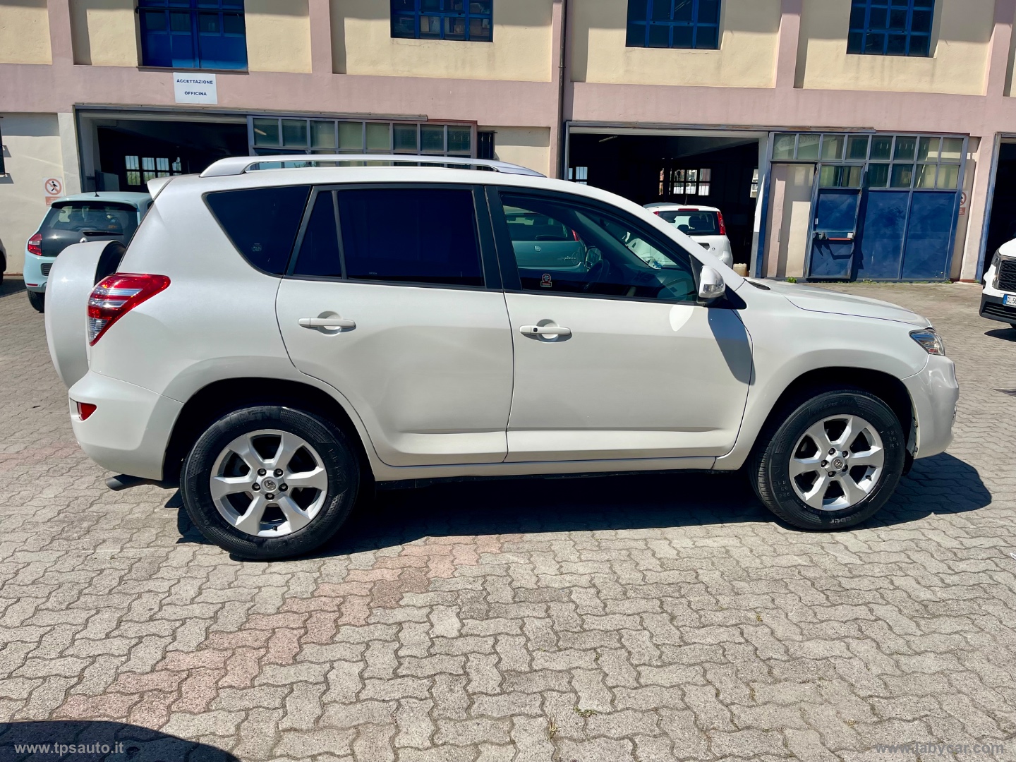 RAV4 Crossover 2.2 D-4D 150 CV Exclusive - immagine 7