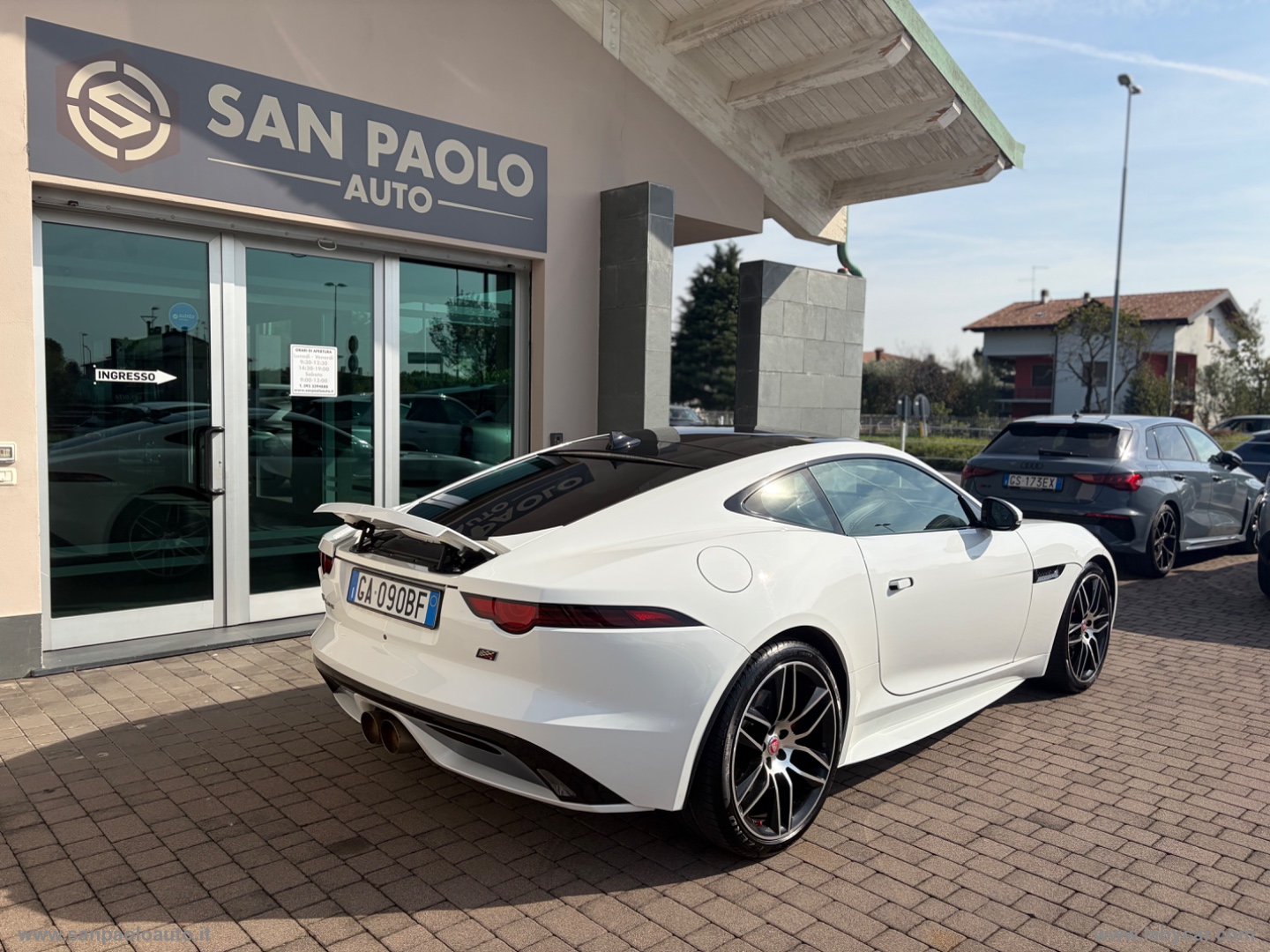 F-Type 2.0 aut. Coupé Chequered Flag - immagine 7