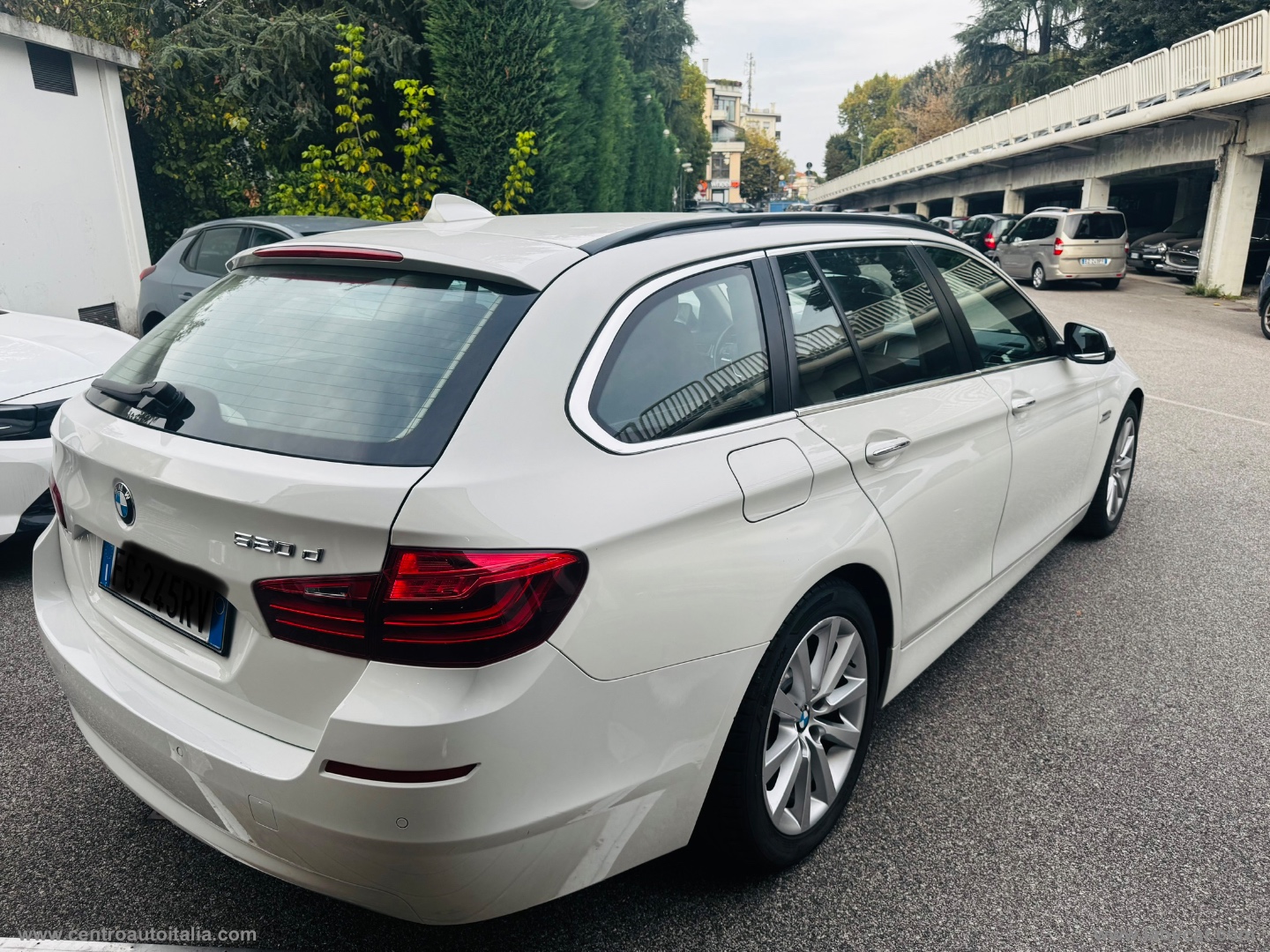 520d xDrive Touring - immagine 7