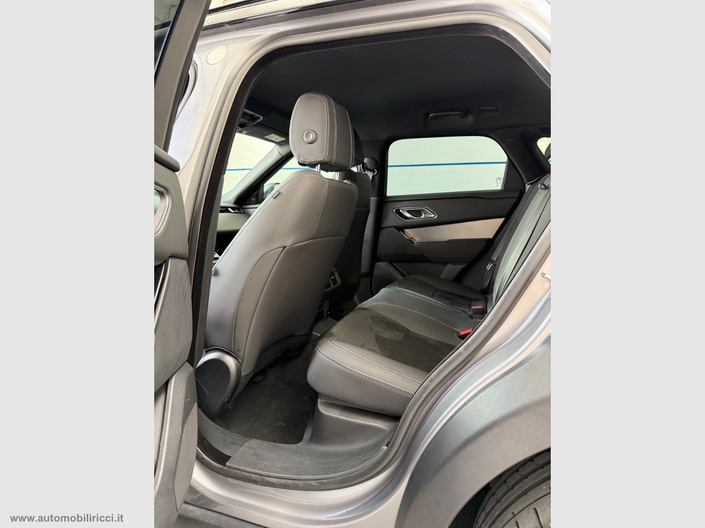 RR Velar 2.0 Si4 250 CV R-Dynamic - immagine 7