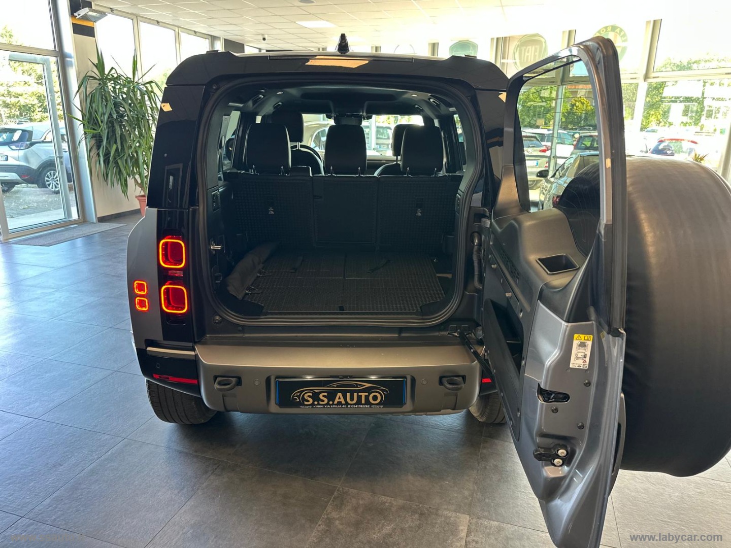 Defender 110 3.0D I6 250 CV X-Dynam. HSE - immagine 7