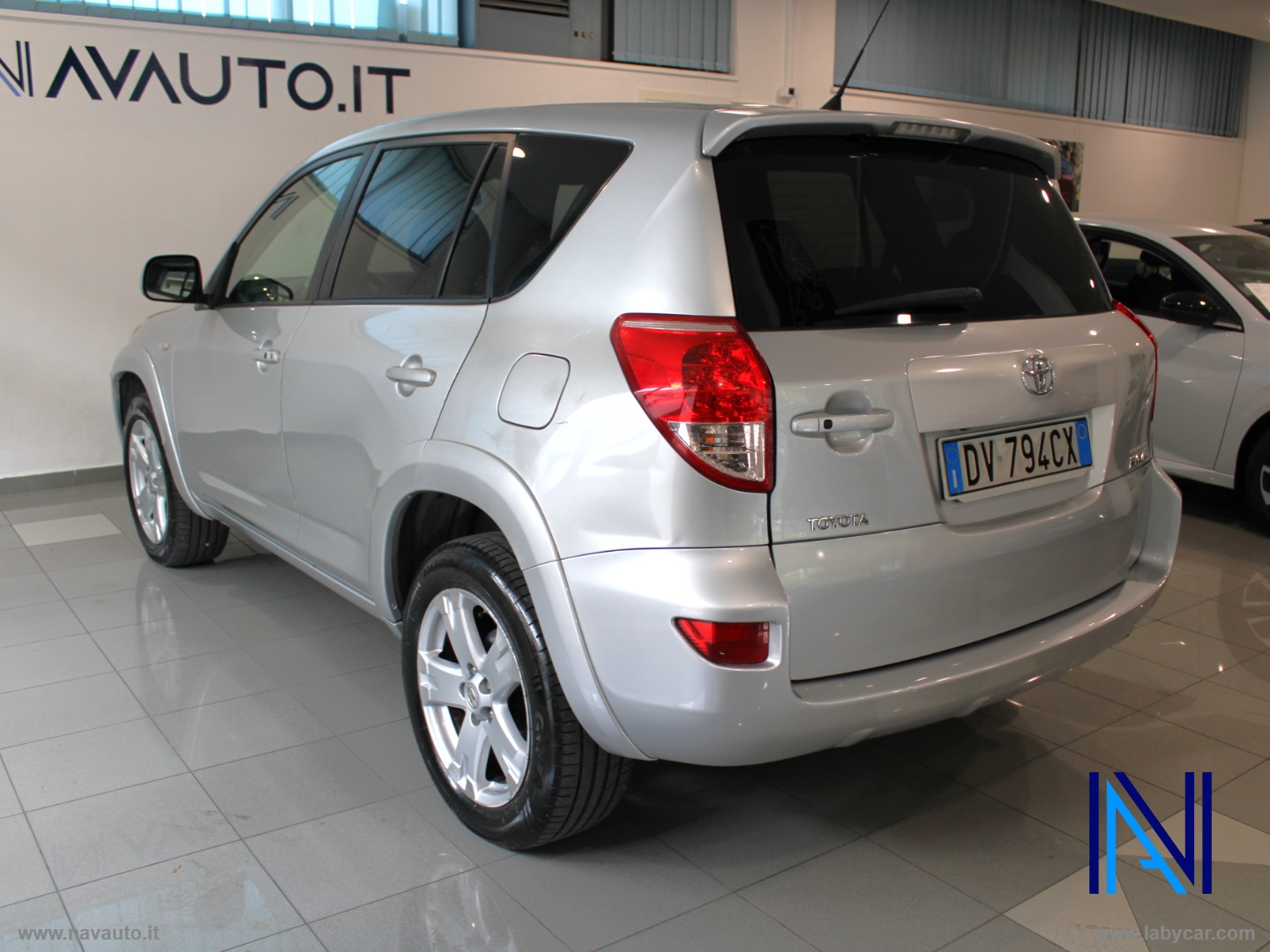RAV4 2.2 D-4D 177 CV Luxury - immagine 7