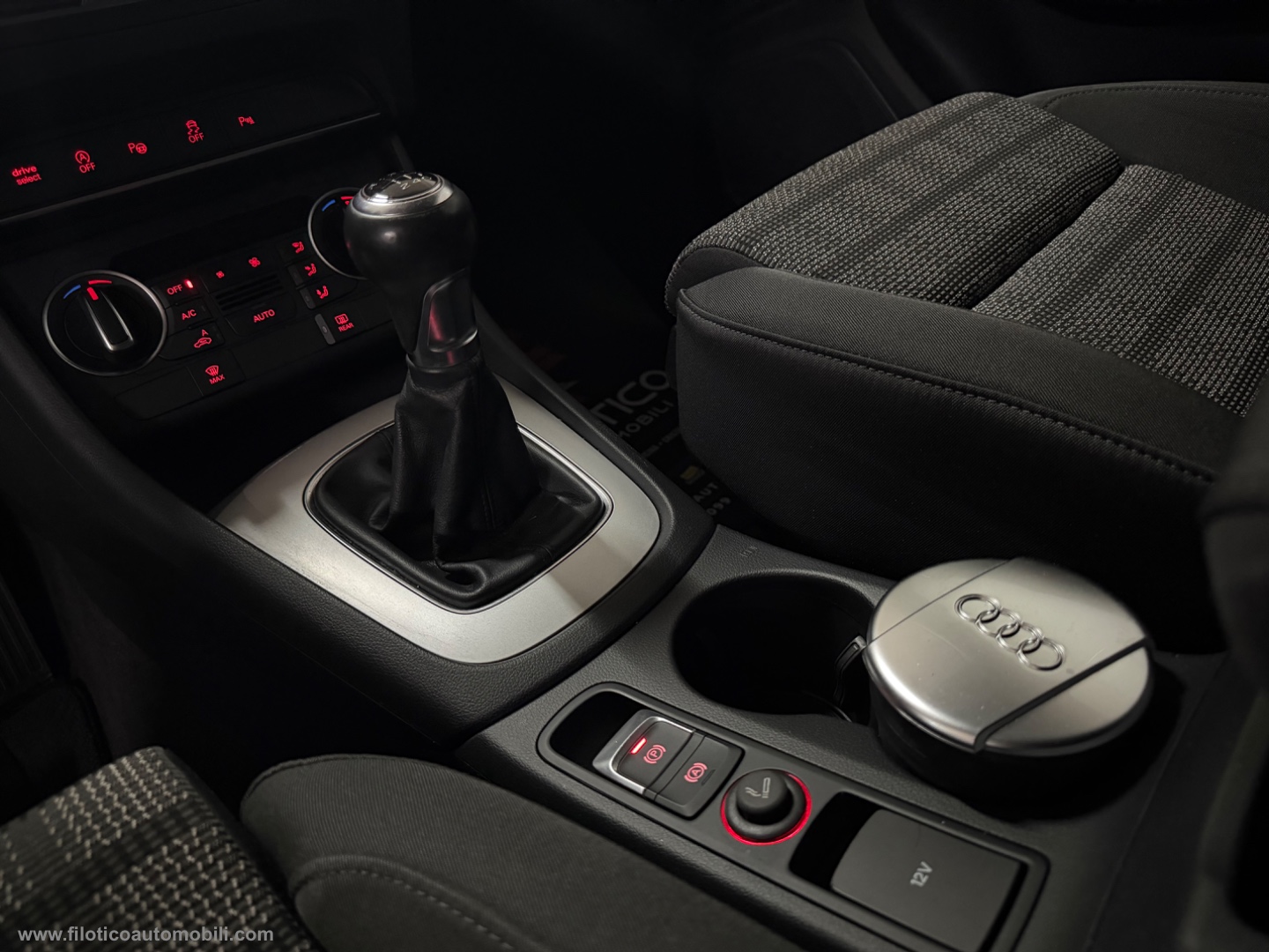 Q3 2.0 TDI 150CV quattro Sport CAMBIO MANUALE - immagine 8