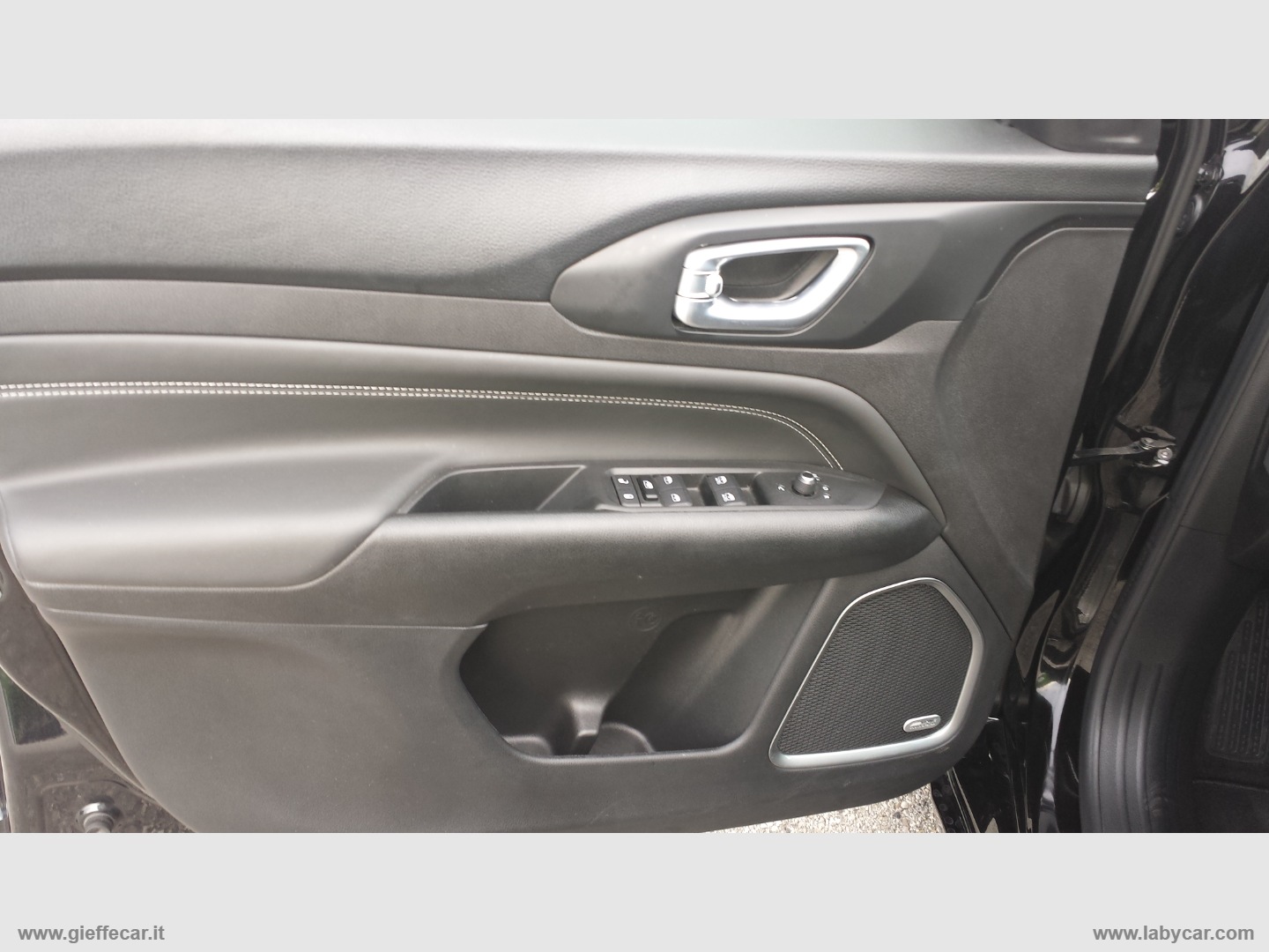 Compass 1.3 T4 240CV PHEV AT6 4xe S - immagine 8