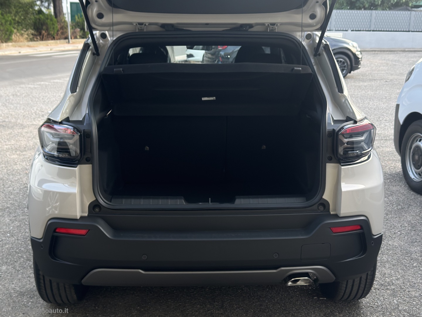 Avenger 1.2 Turbo 110CV e-Hybr.Longitude - immagine 8