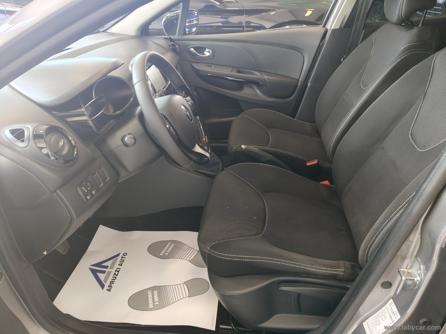 Clio 1.2 75 CV 5p. Costume National - immagine 8
