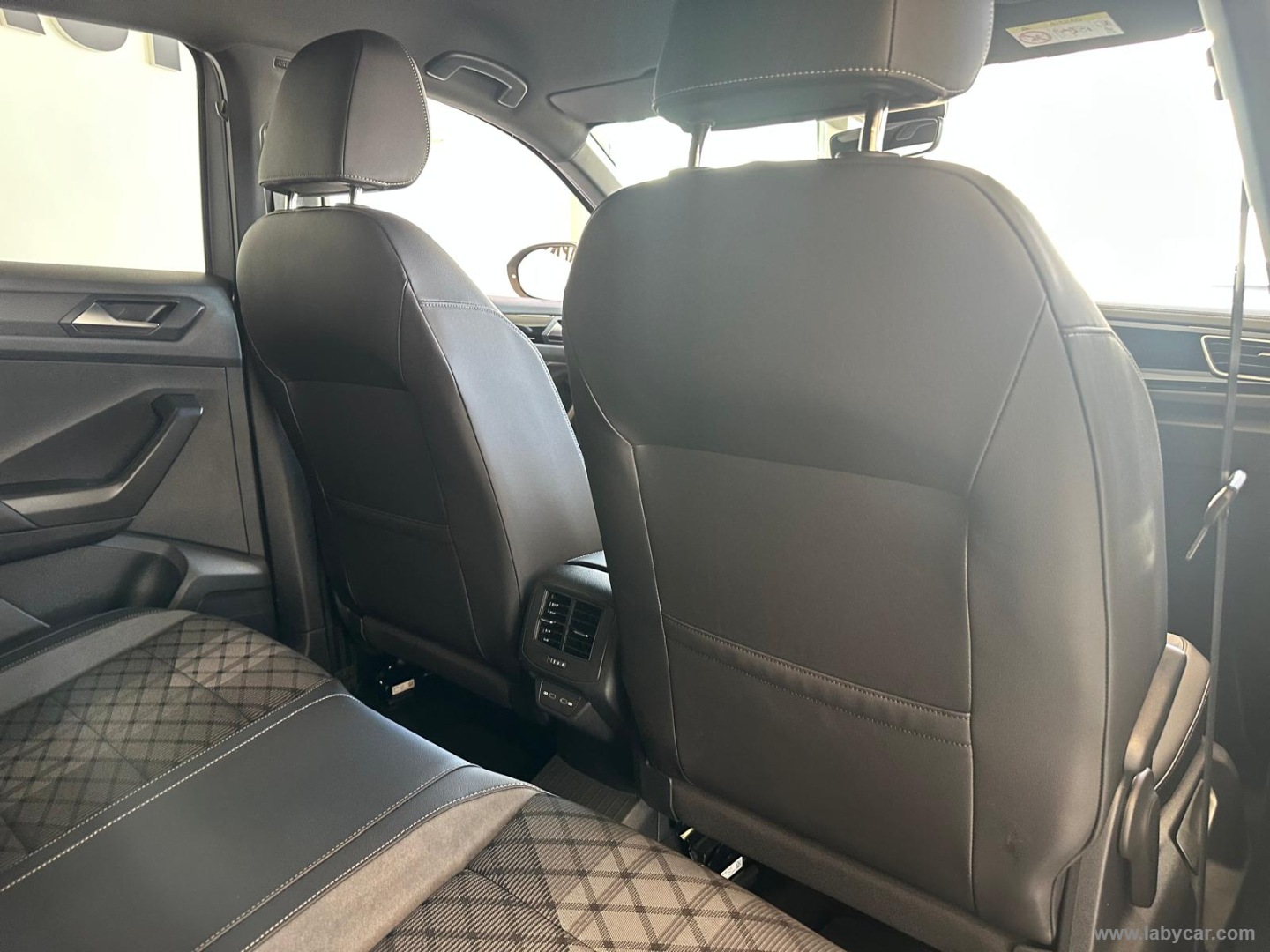 T-Roc 2.0 TDI SCR 150 CV DSG R-Line Plus - immagine 8