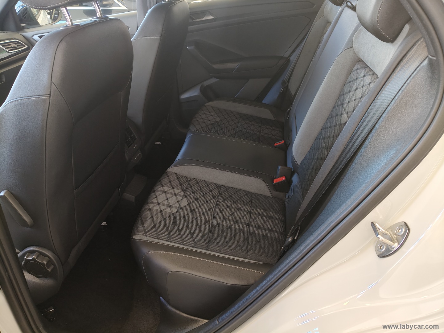 T-Roc 2.0 TDI SCR 150 CV DSG R-Line Plus - immagine 8