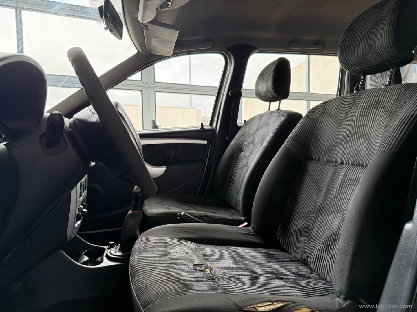 Logan MCV 1.5 dCi 90 CV 5p.ti Blackline - immagine 8