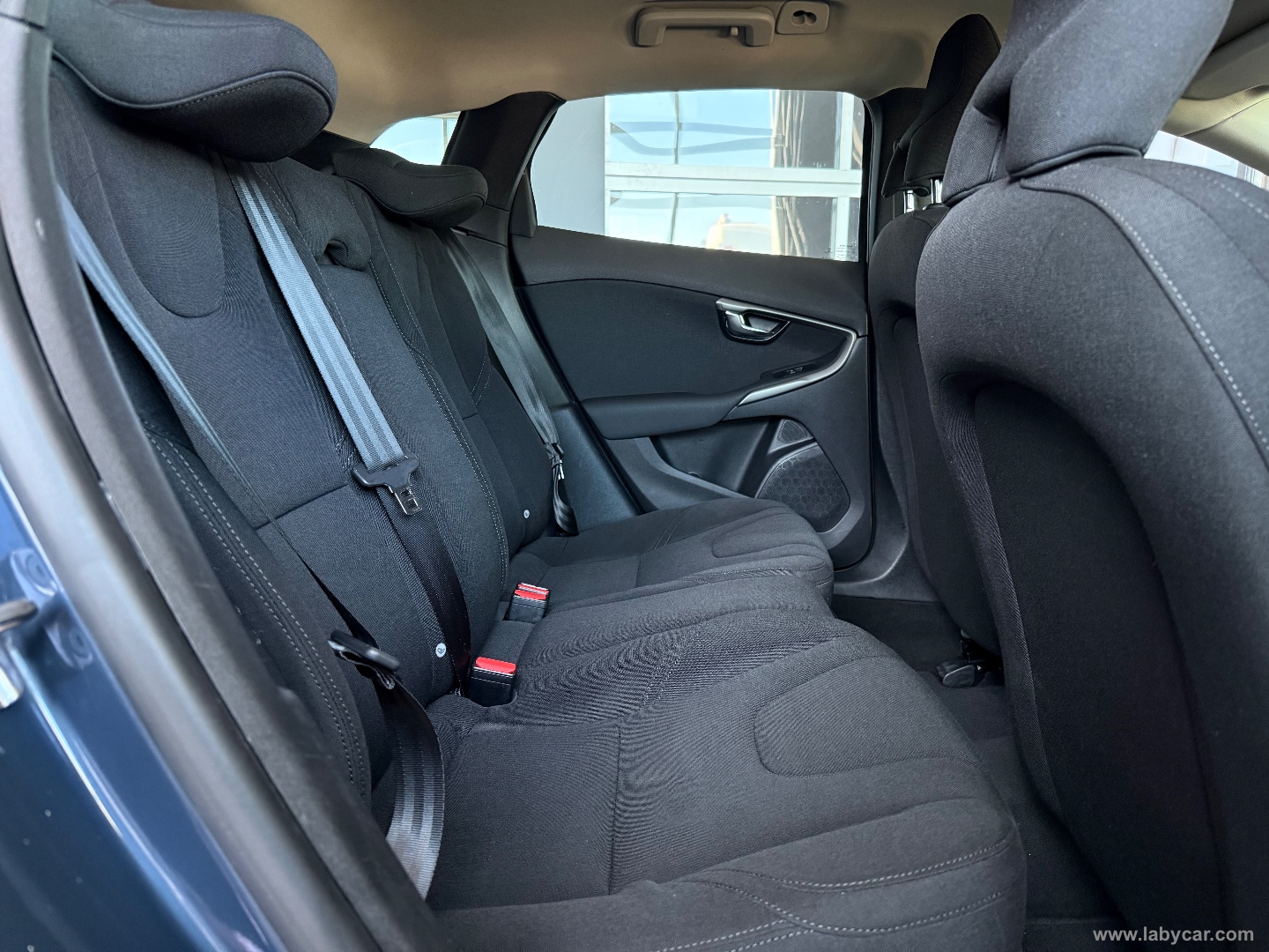 V40 D2 Momentum N1 GANCIO TRAINO - immagine 8