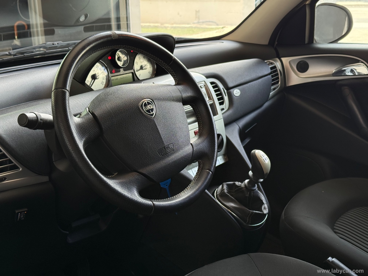 Ypsilon 1.4 Argento Ecochic GPL - immagine 8