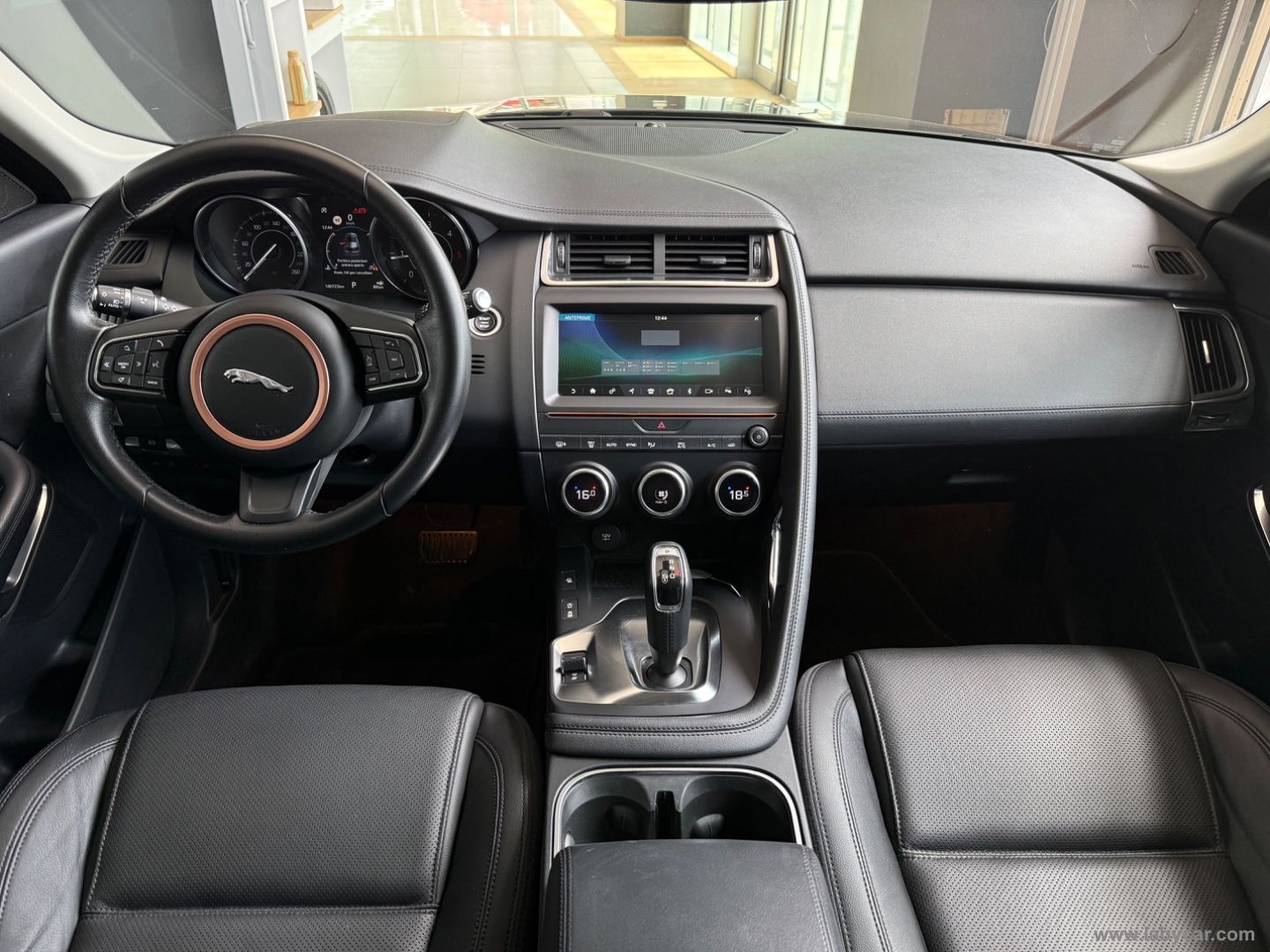 E-Pace 2.0D 150CV AWD aut. - immagine 8
