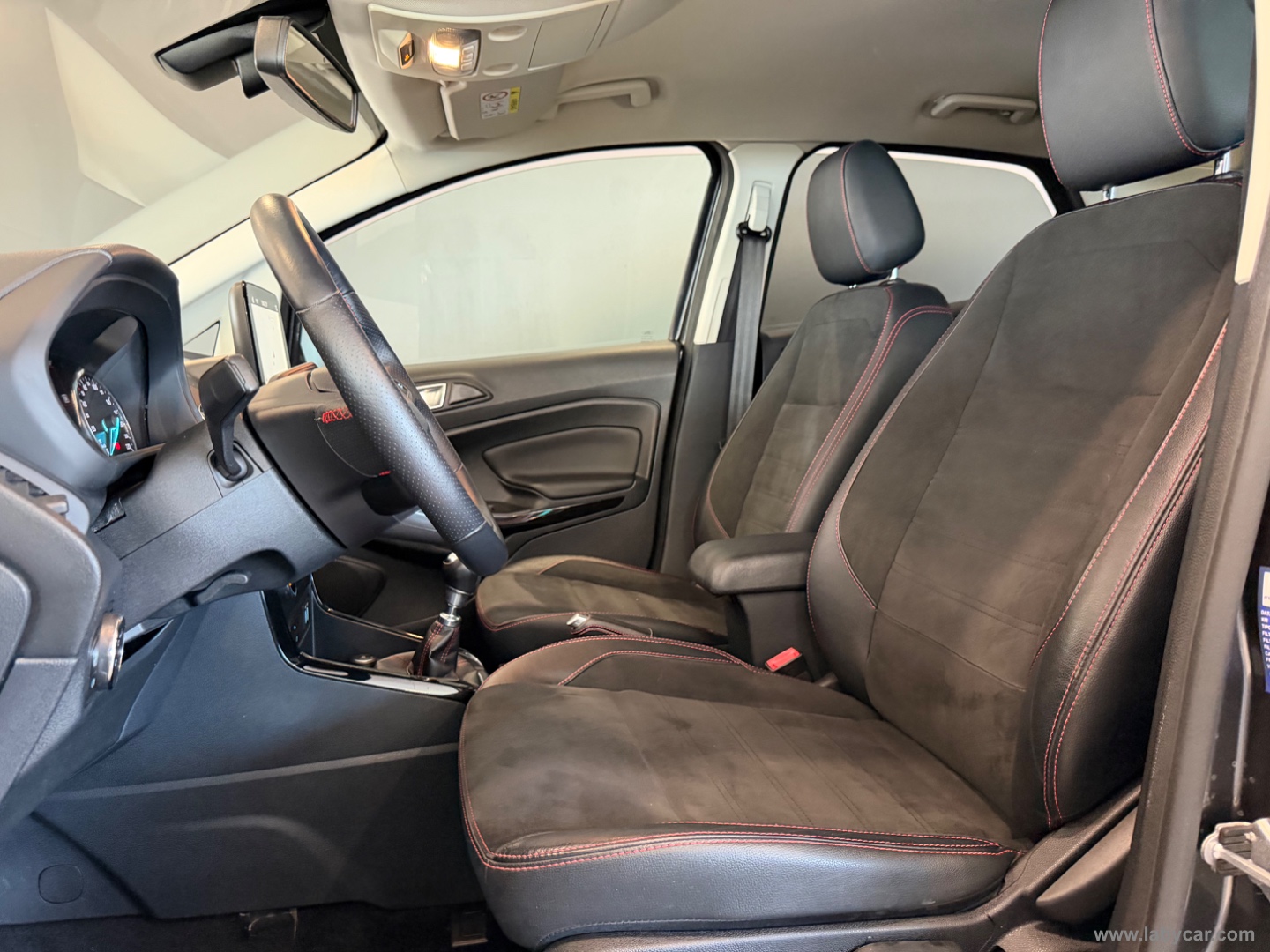 EcoSport 1.5 TDCi 125 CV S&S AWD ST-Line Bl. Ed. - immagine 8