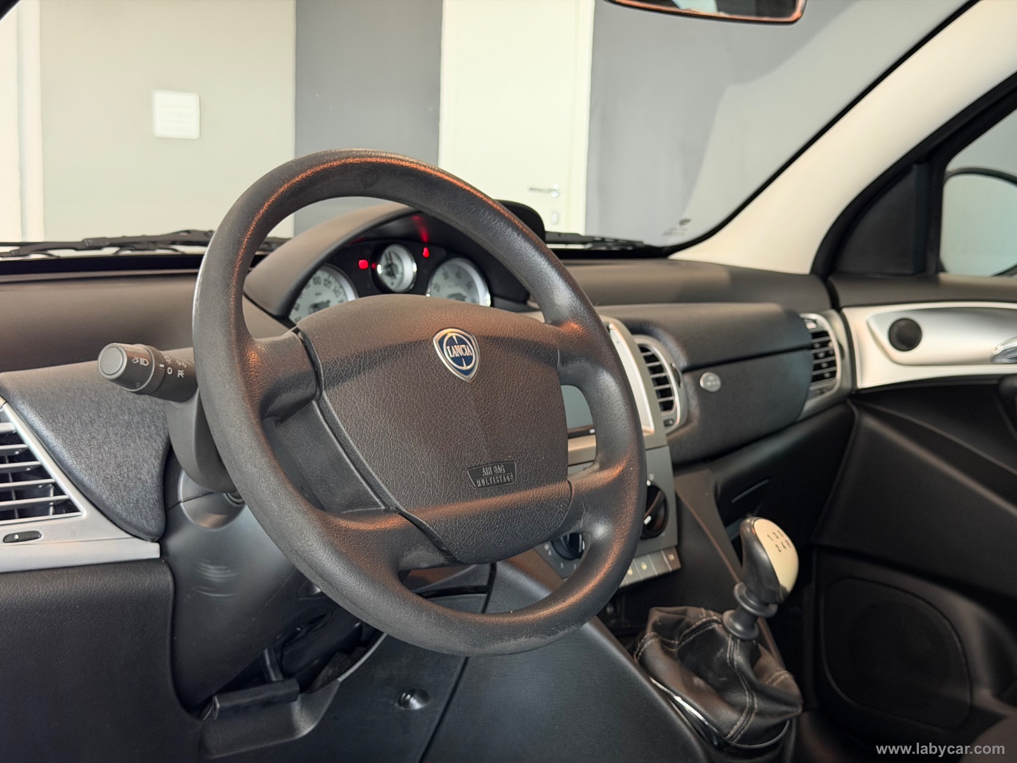 Ypsilon 1.2 Argento - immagine 8