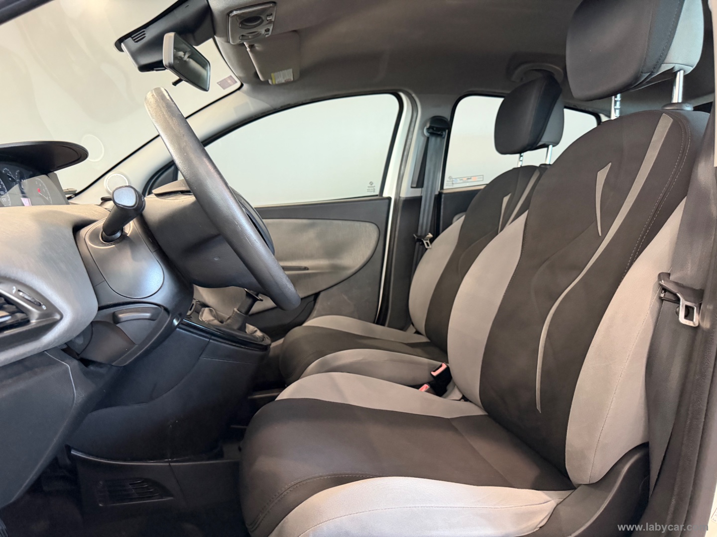 Ypsilon 1.2 69 CV 5p. GPL Ecochic Silver - immagine 8