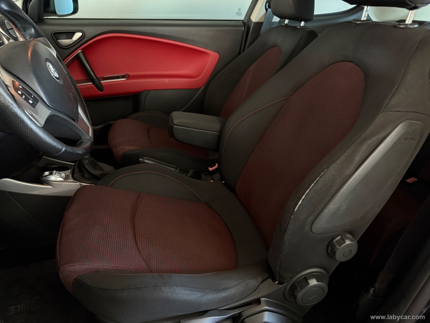 MiTo 1.4 78 CV Distinctive Sport Pack - immagine 8