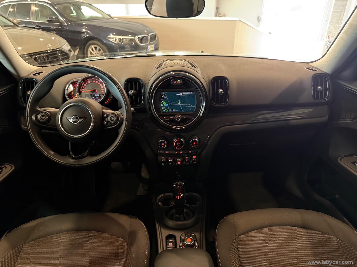 Mini Cooper D Business Countryman Aut. - immagine 8