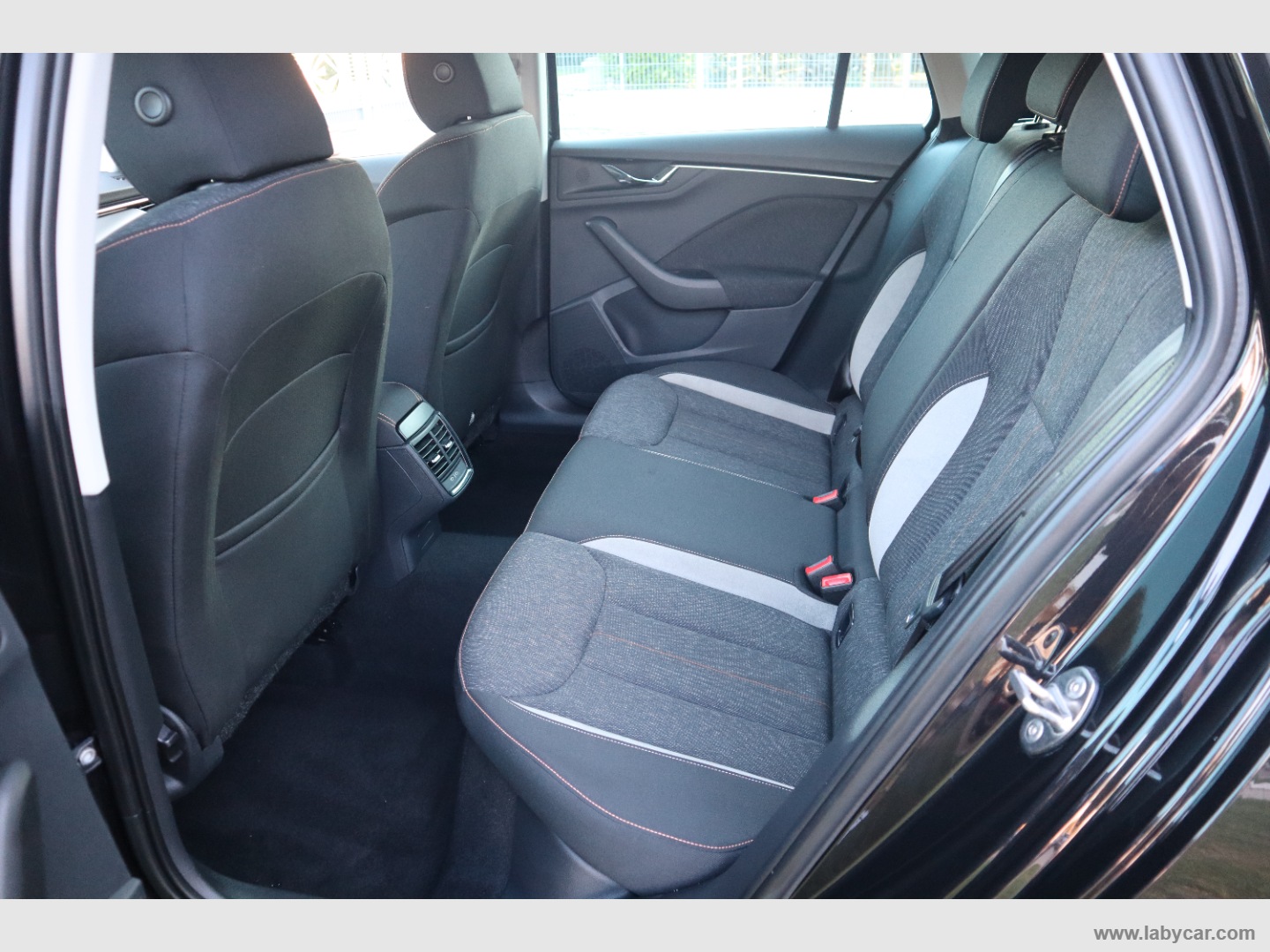 Kamiq 1.6 TDI SCR DSG Ambition - immagine 8