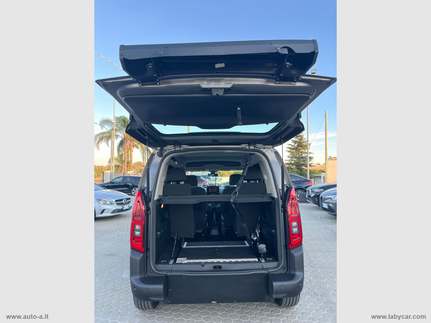 Berlingo BlueHDi 100 S&S SHINE TRASPORTO DISABILI - immagine 8