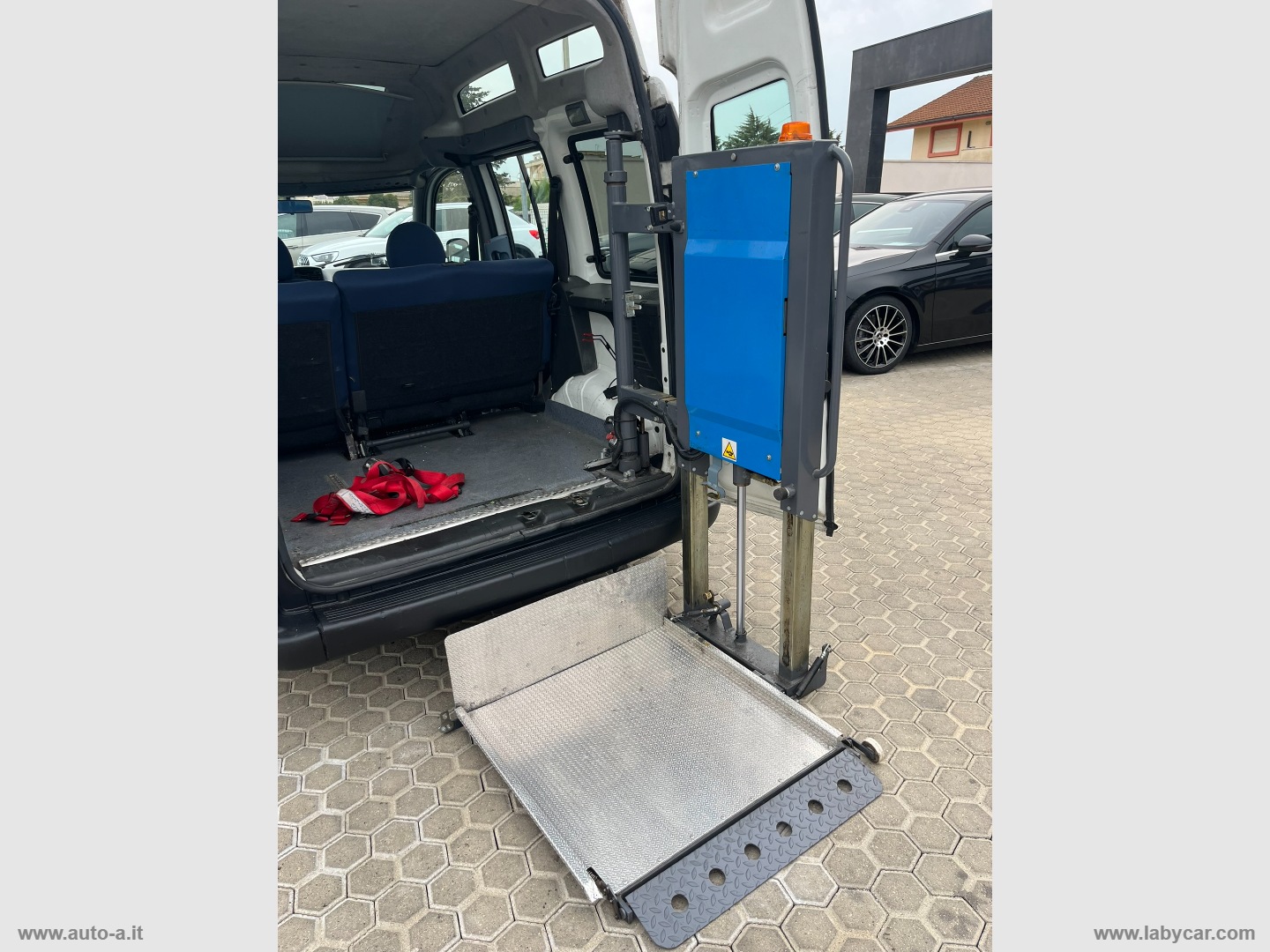 Doblò 1.3 MJT Dynamic TRASPORTO DISABILI - immagine 8