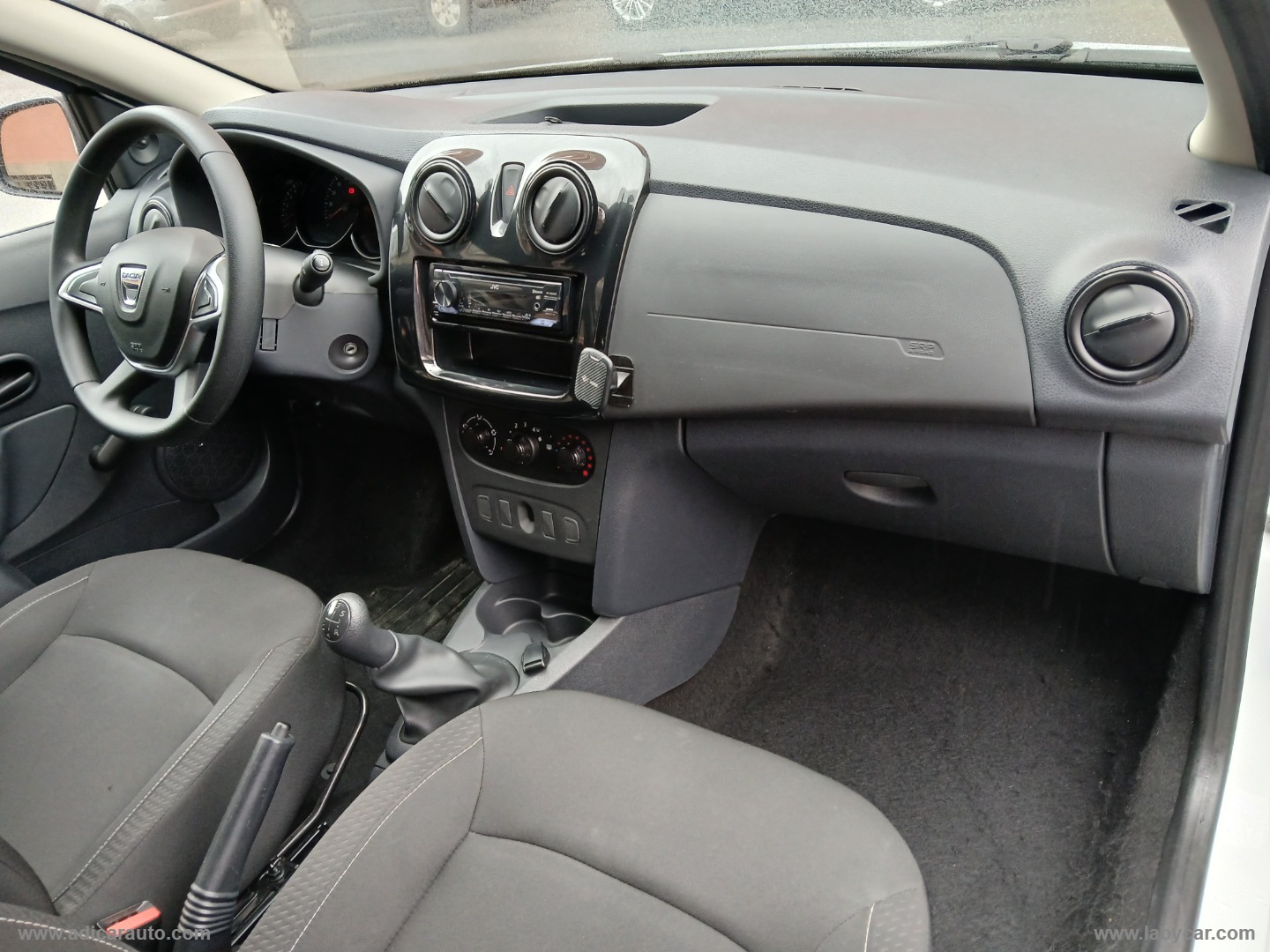 Logan MCV 1.0 SCe 12V 75CV S&S - immagine 8