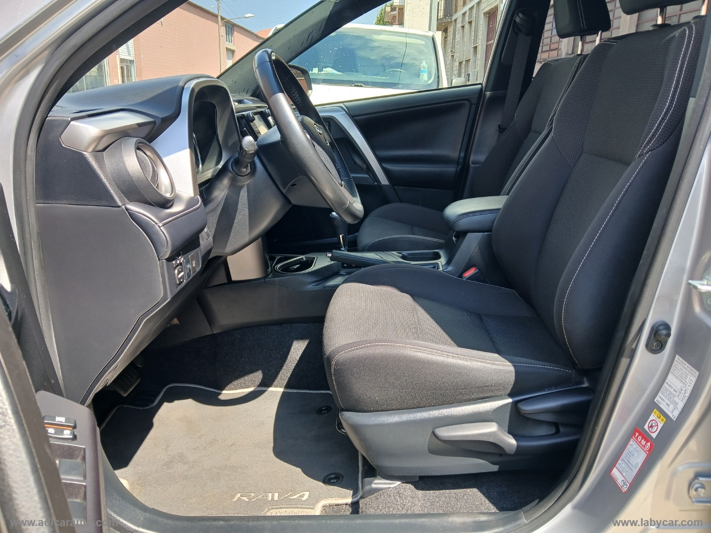 RAV4 2.5 Hybrid 2WD - immagine 8