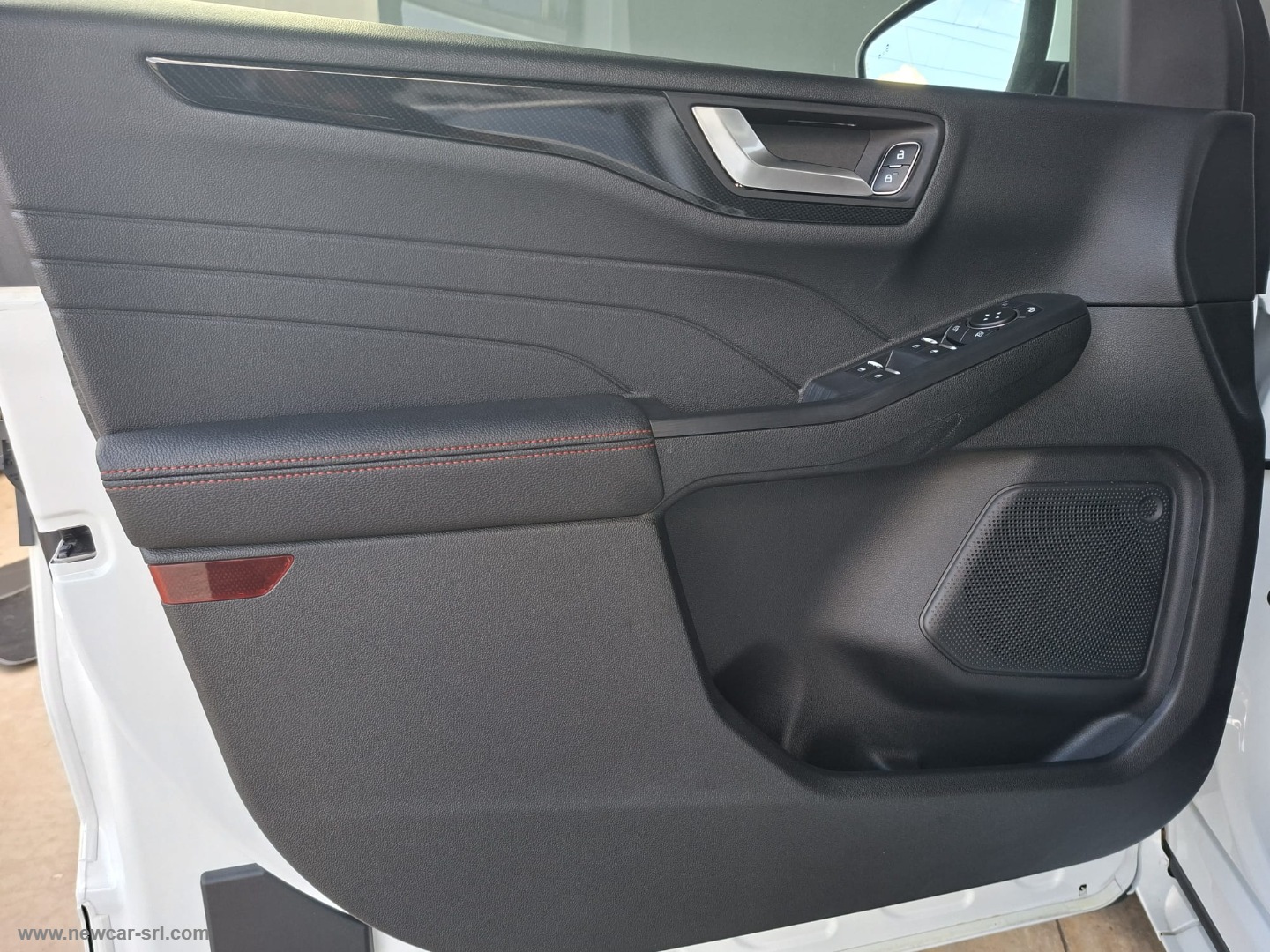 Kuga 2.5 Plug In Hyb. 225CV CVT 2WD ST-L - immagine 8