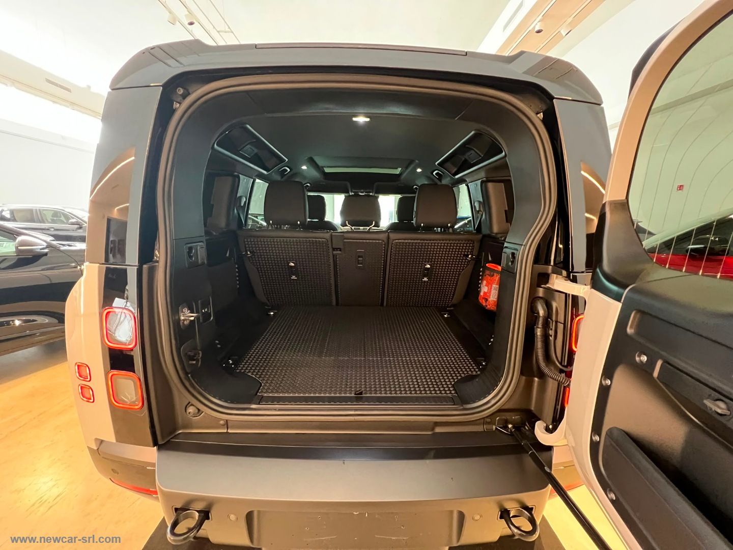 Defender 110 3.0D I6 250 AWD X-Dyn.SE N1 - immagine 8