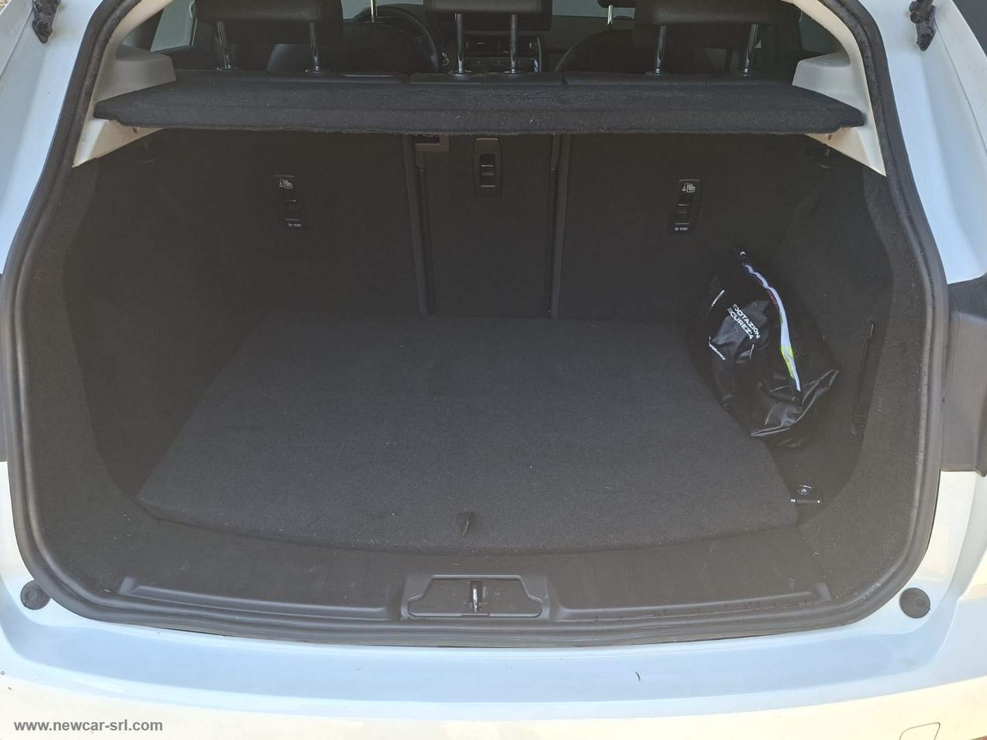 E-Pace 2.0D I4 163 CV AWD Auto - immagine 8