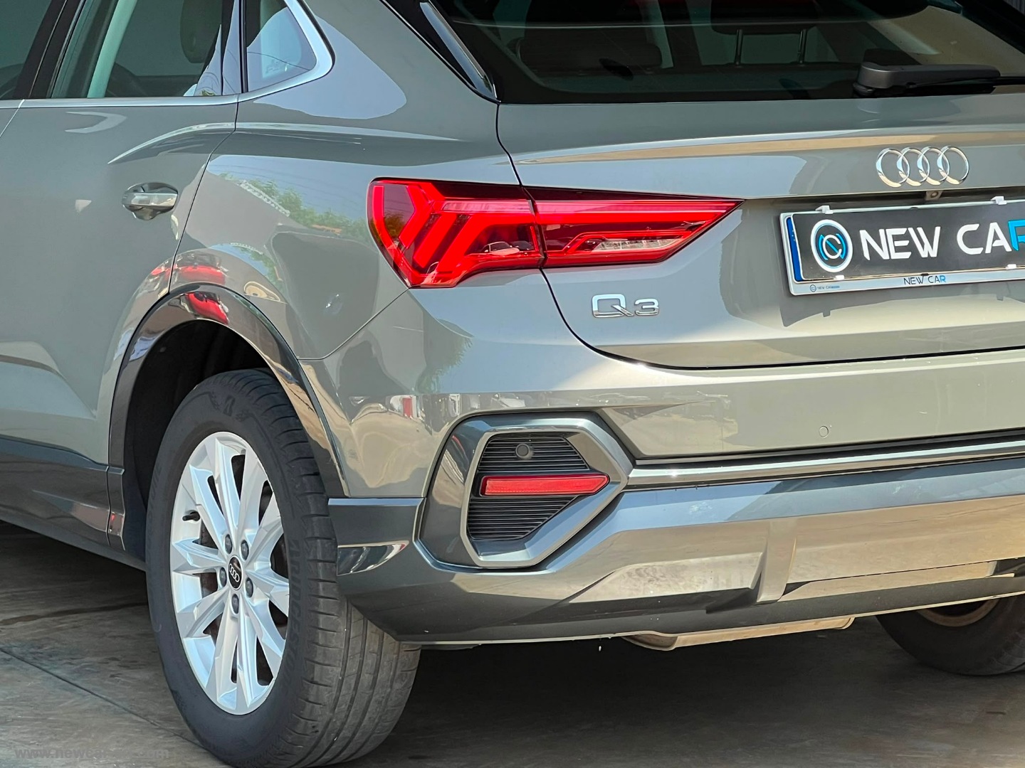 Q3 SPB 35 TDI S tronic Identity Black - immagine 8