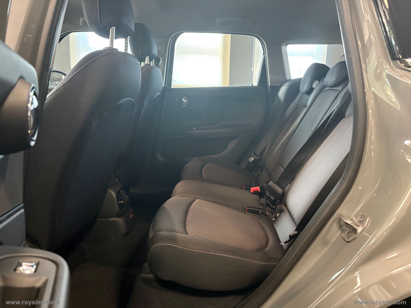 Mini Cooper D Business Countryman Aut. - immagine 8