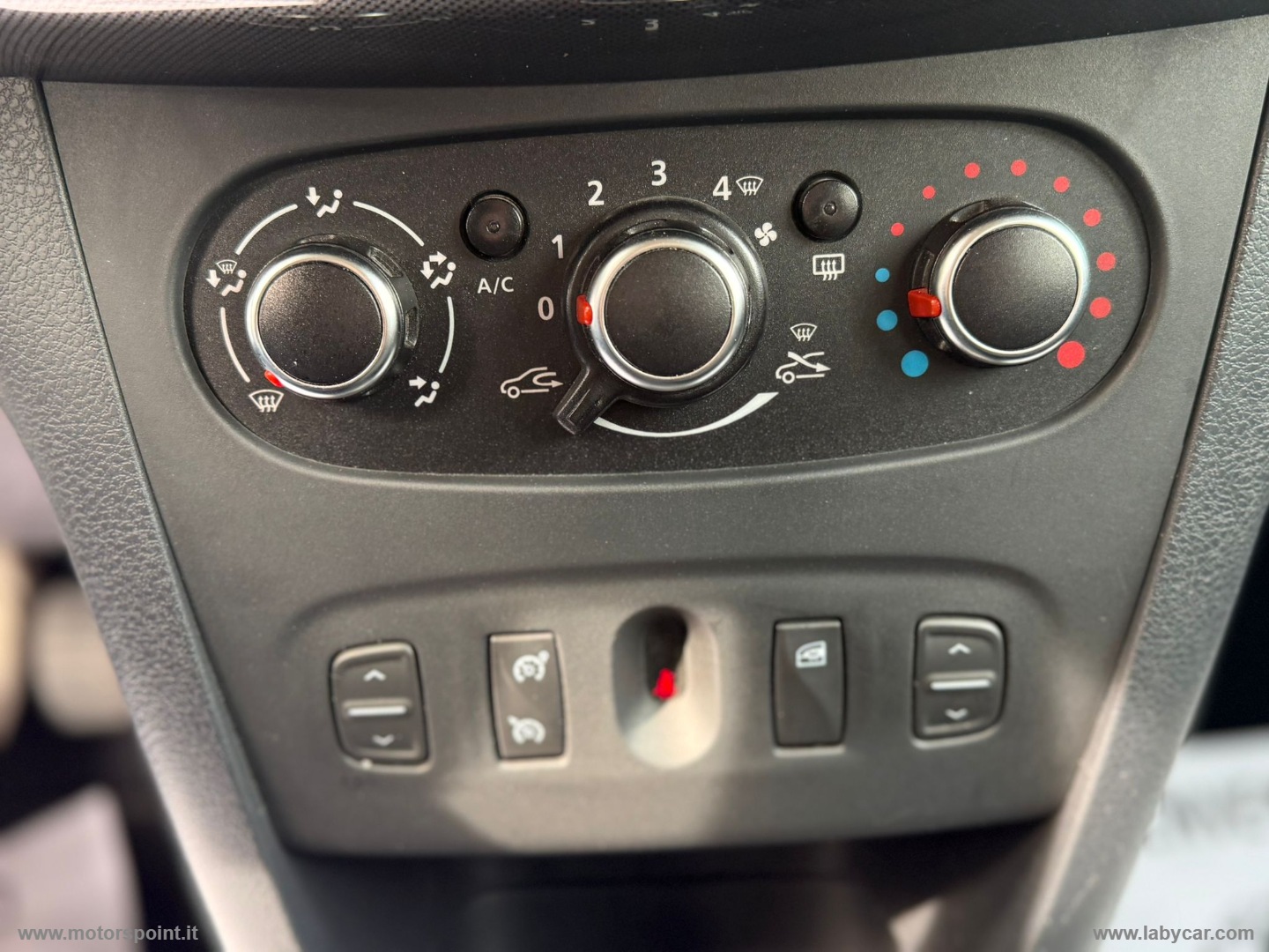 Sandero Stepway 0.9 TCe 12V T-GPL 90 S&S - immagine 8