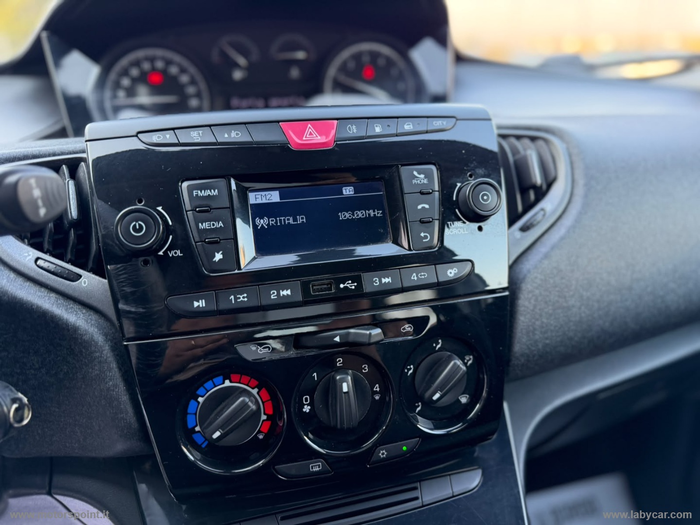 Ypsilon 1.2 69 CV 5p. GPL Ecochic Gold - immagine 8