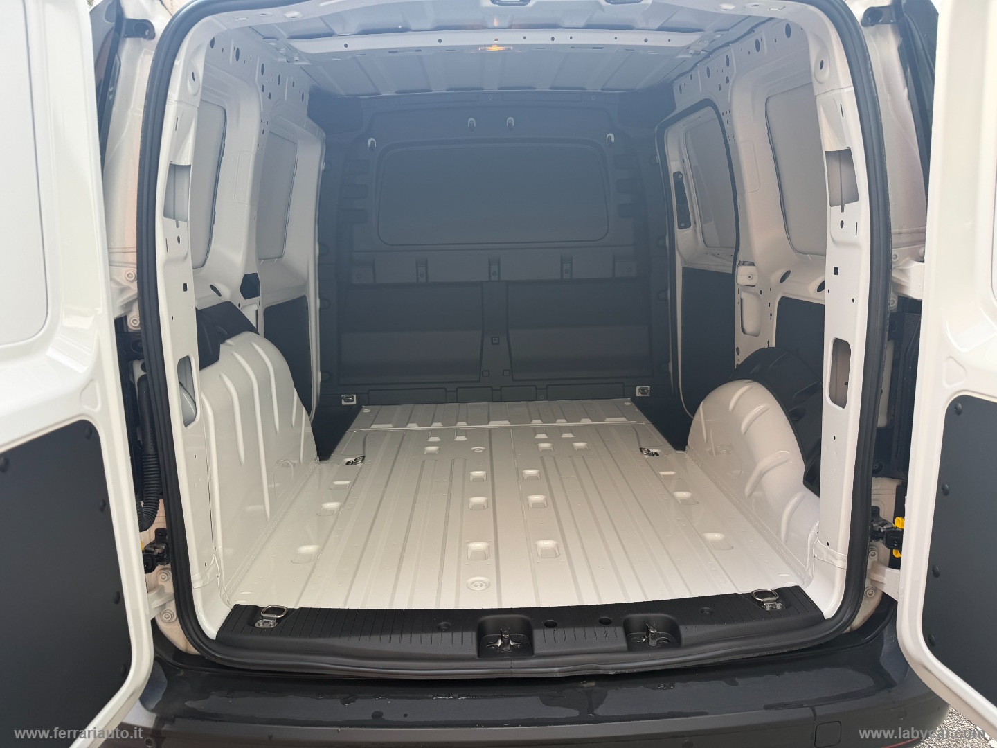 Caddy 2.0 TDI 75 CV Furgone Business KM ZERO - immagine 8