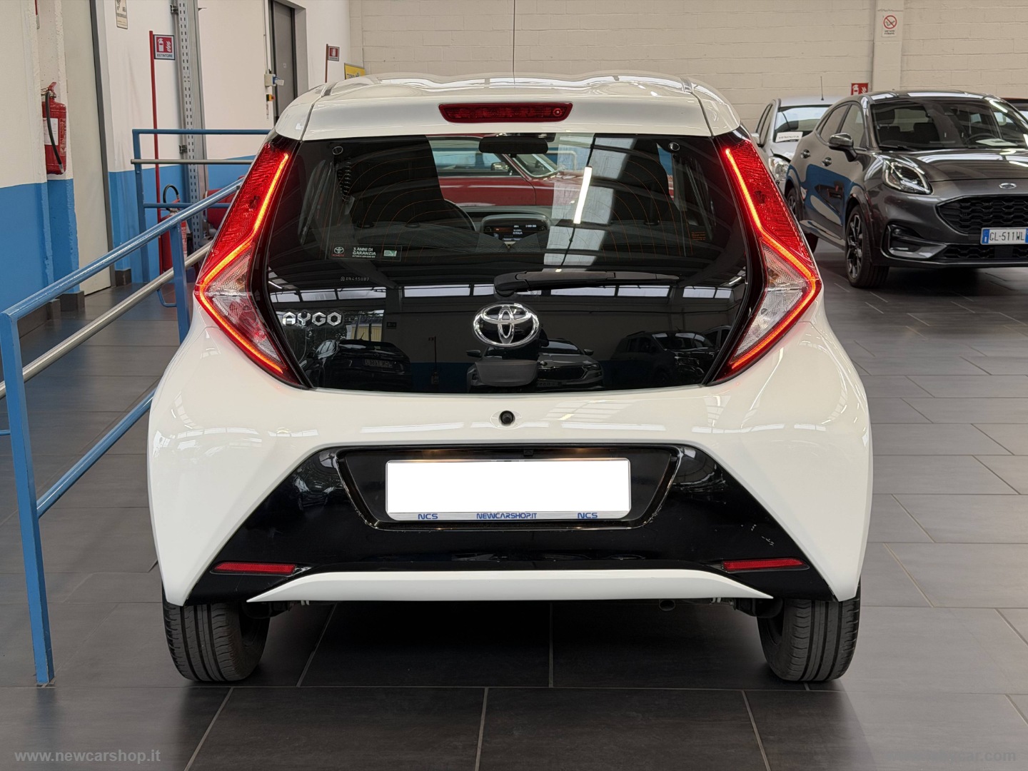 Aygo 1.0 VVT-i 72 CV 5p. x-play NEOPATENTATI - immagine 8