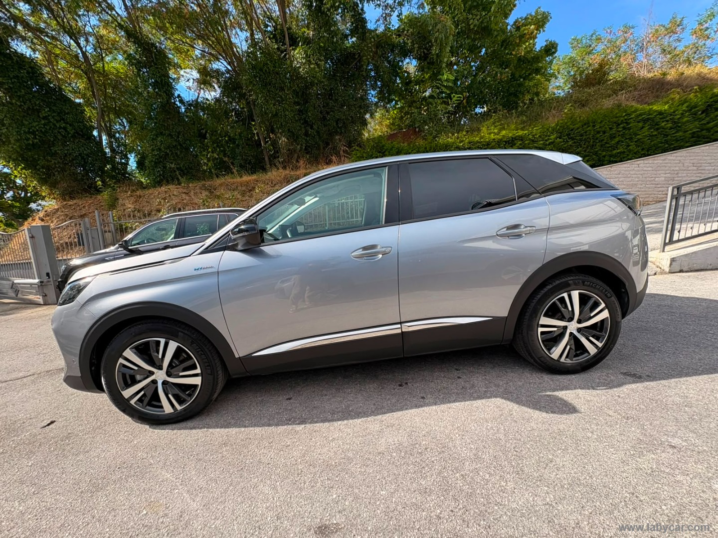 Peugeot 3008 Hybrid 225 e-EAT8 Allure Pack - Immagine 8