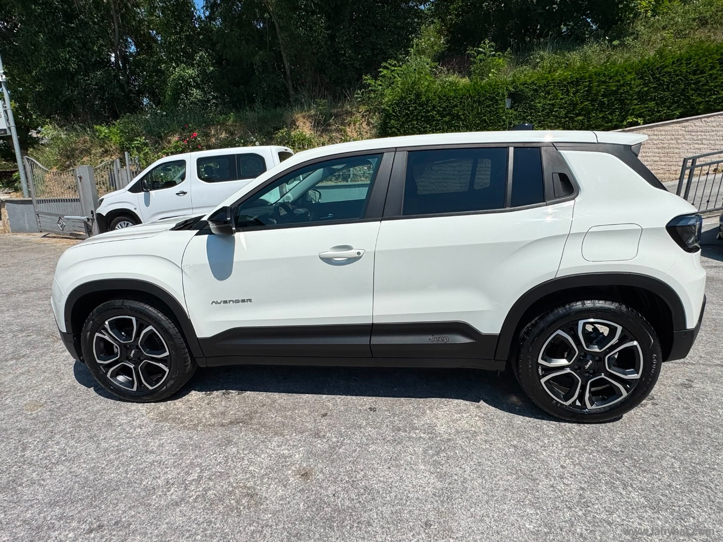 Jeep Avenger 1.2 Turbo Summit - Immagine 8