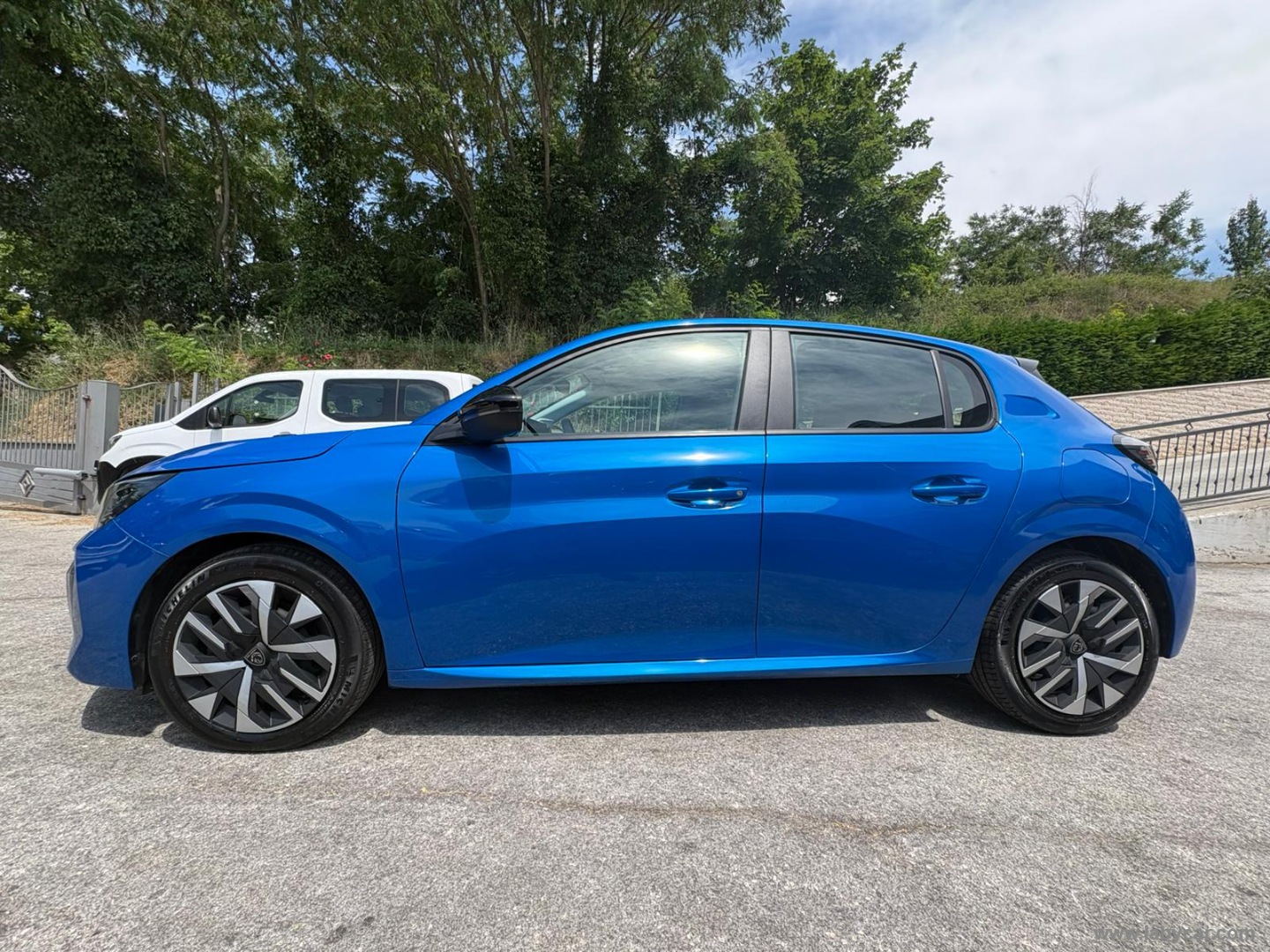 Peugeot 208 PureTech 100 S&S 5p. Active - Immagine 8