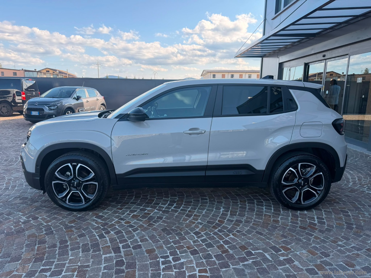 Jeep Avenger 1.2 Turbo Summit - Immagine 8