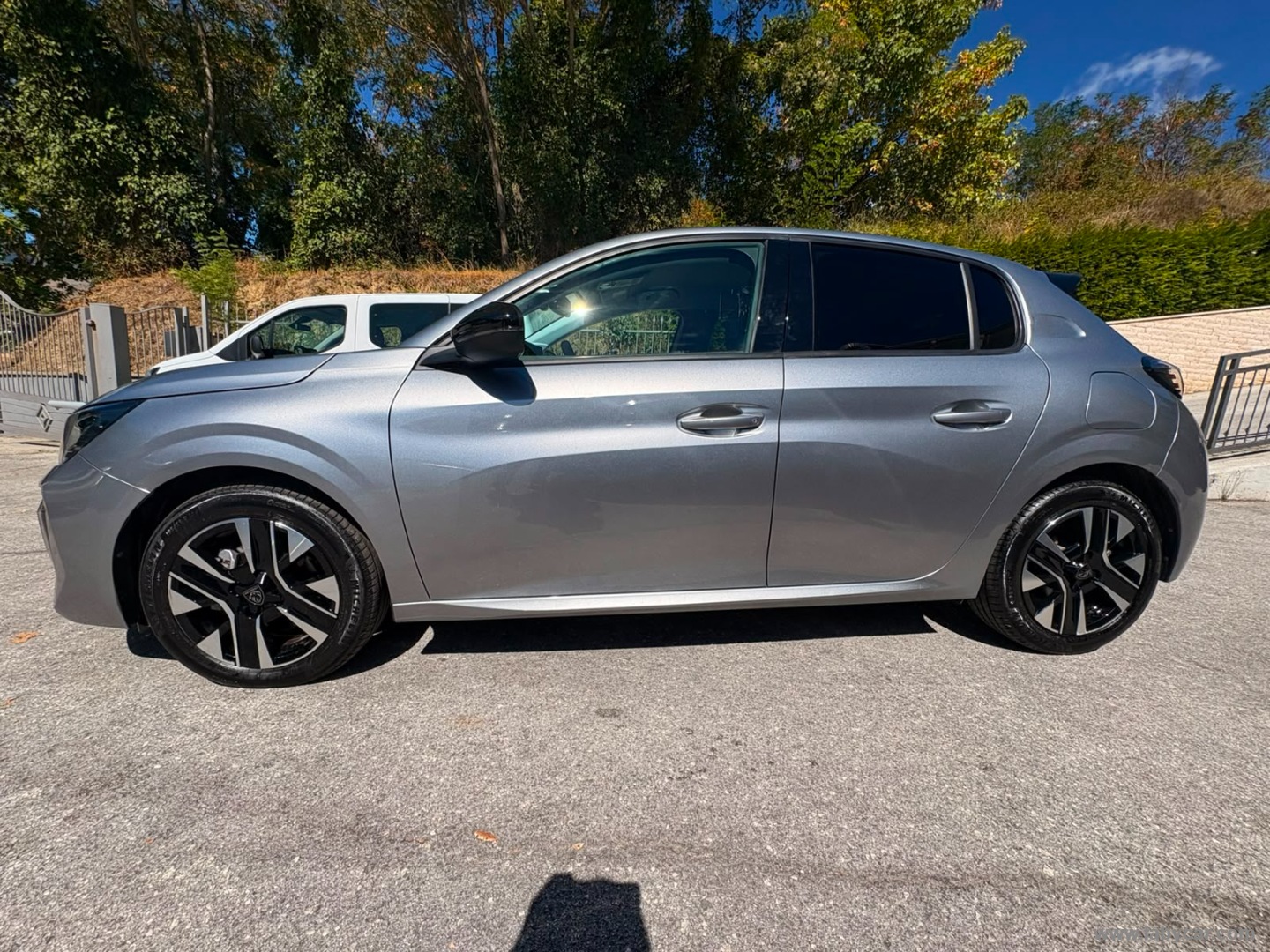 Peugeot 208 Hybrid 110 e-DCS6 Allure - Immagine 8