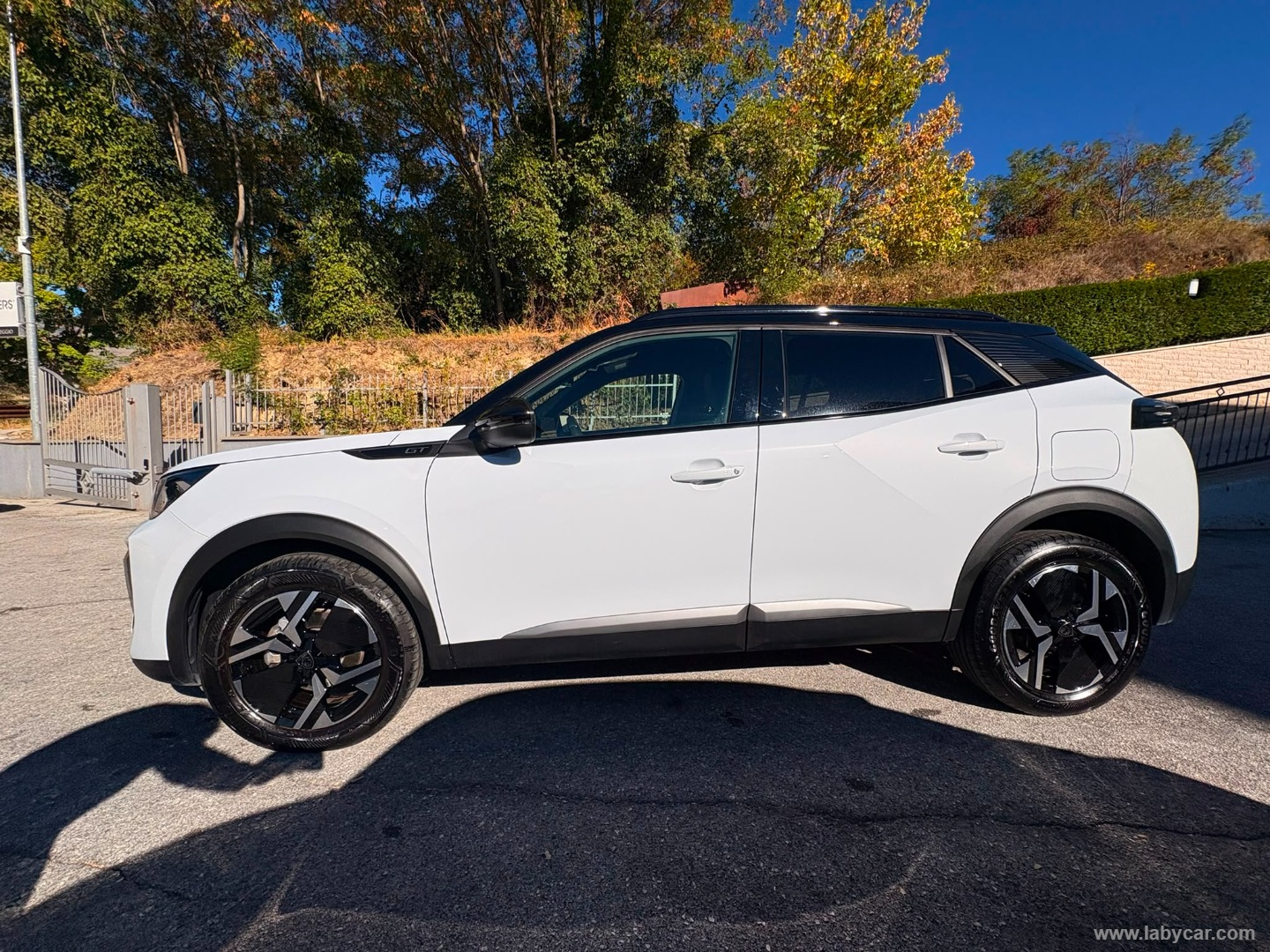 Peugeot 2008 PureTech 130 S&S EAT8 GT - Immagine 8