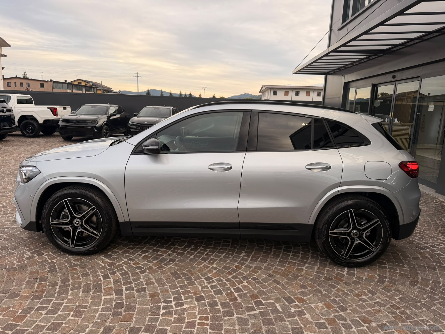 Mercedes-Benz Classe GLA GLA 200 d Automatic AMG Line Extra - Immagine 8