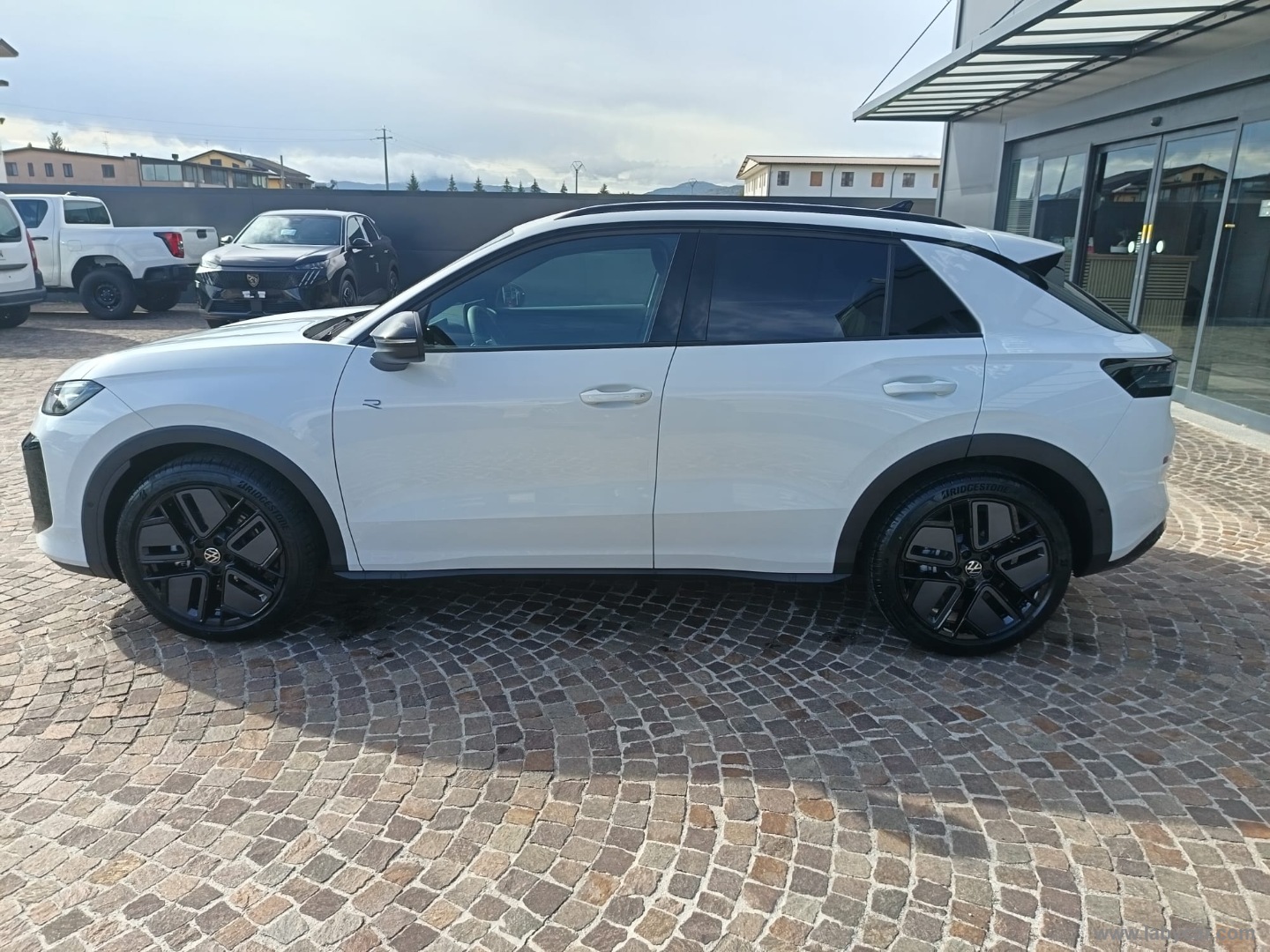 Volkswagen T-Roc 1.5 eTSI ACT 150 CV DSG R-Line - Immagine 8
