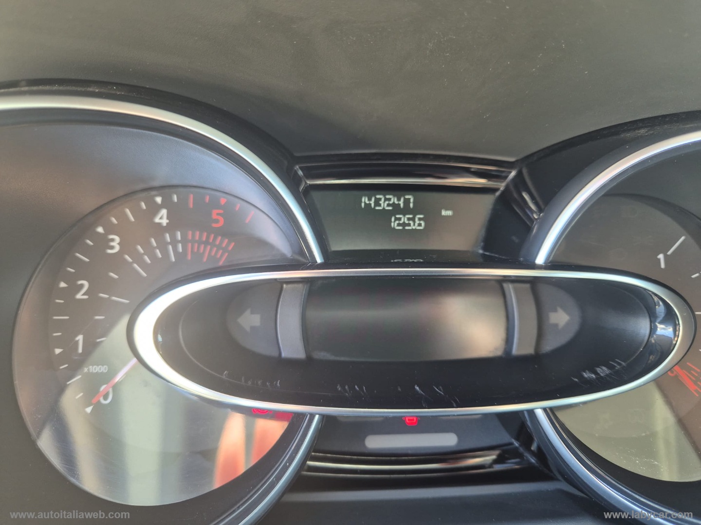 Clio dCi 8V 75CV 5p. Moschino Intens - immagine 8