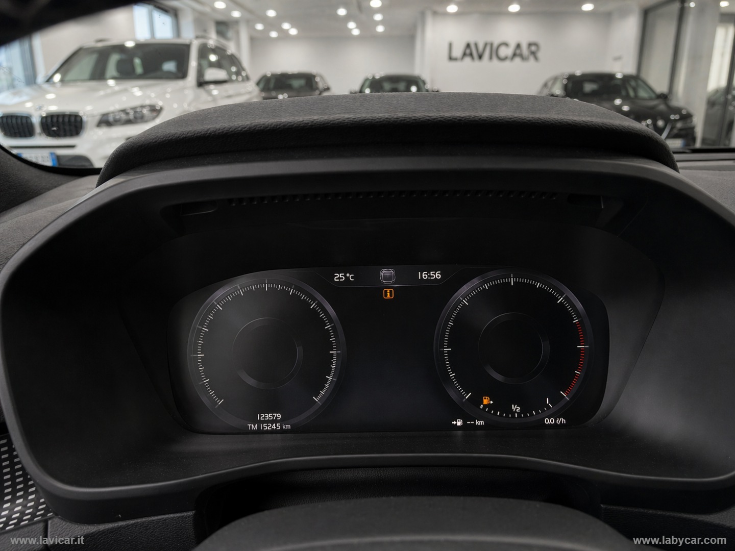 XC40 D3 AWD Geartronic R-design - immagine 8