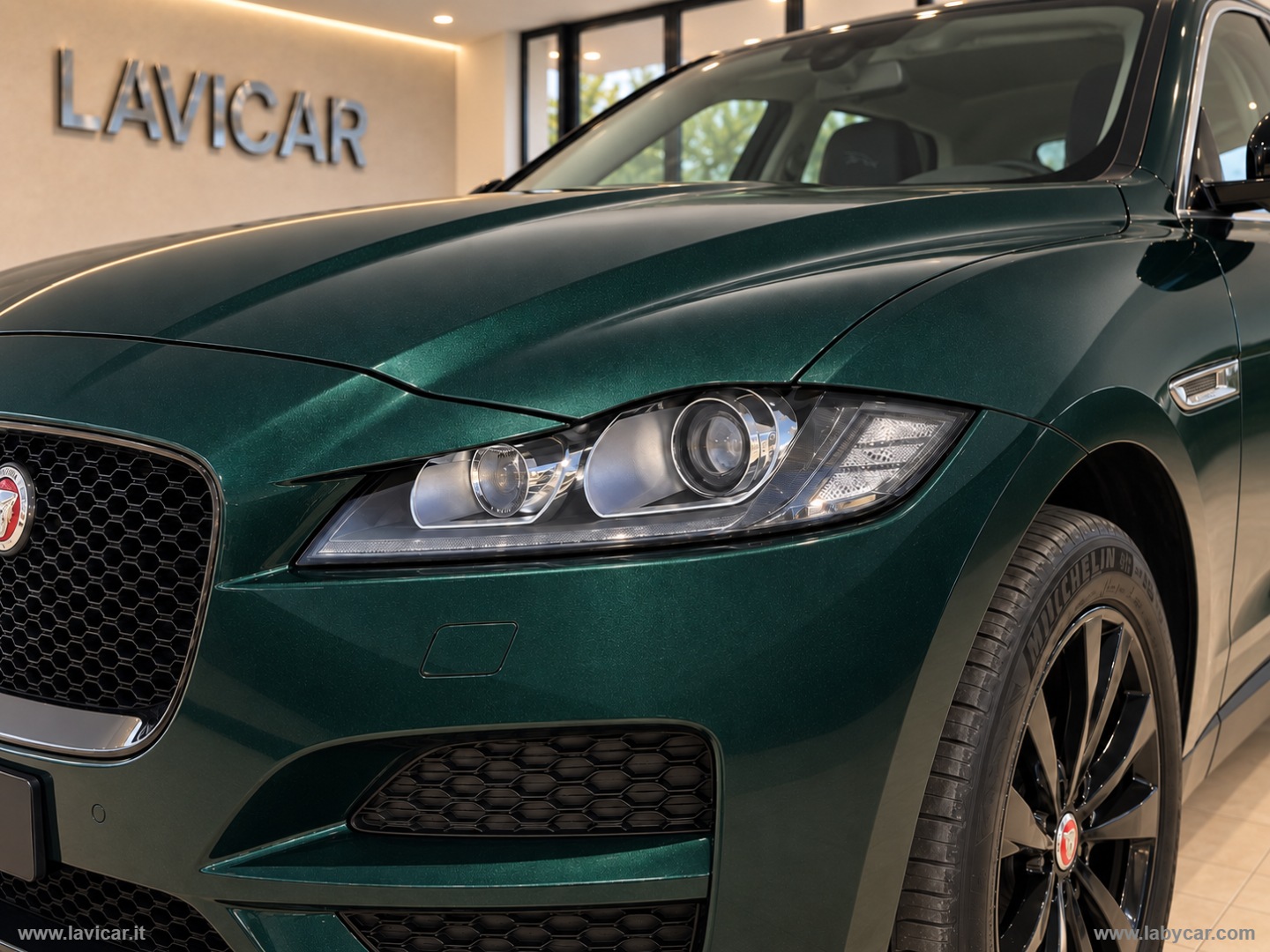F-Pace 2.0 D 180 CV AWD aut. R-Sport - immagine 8